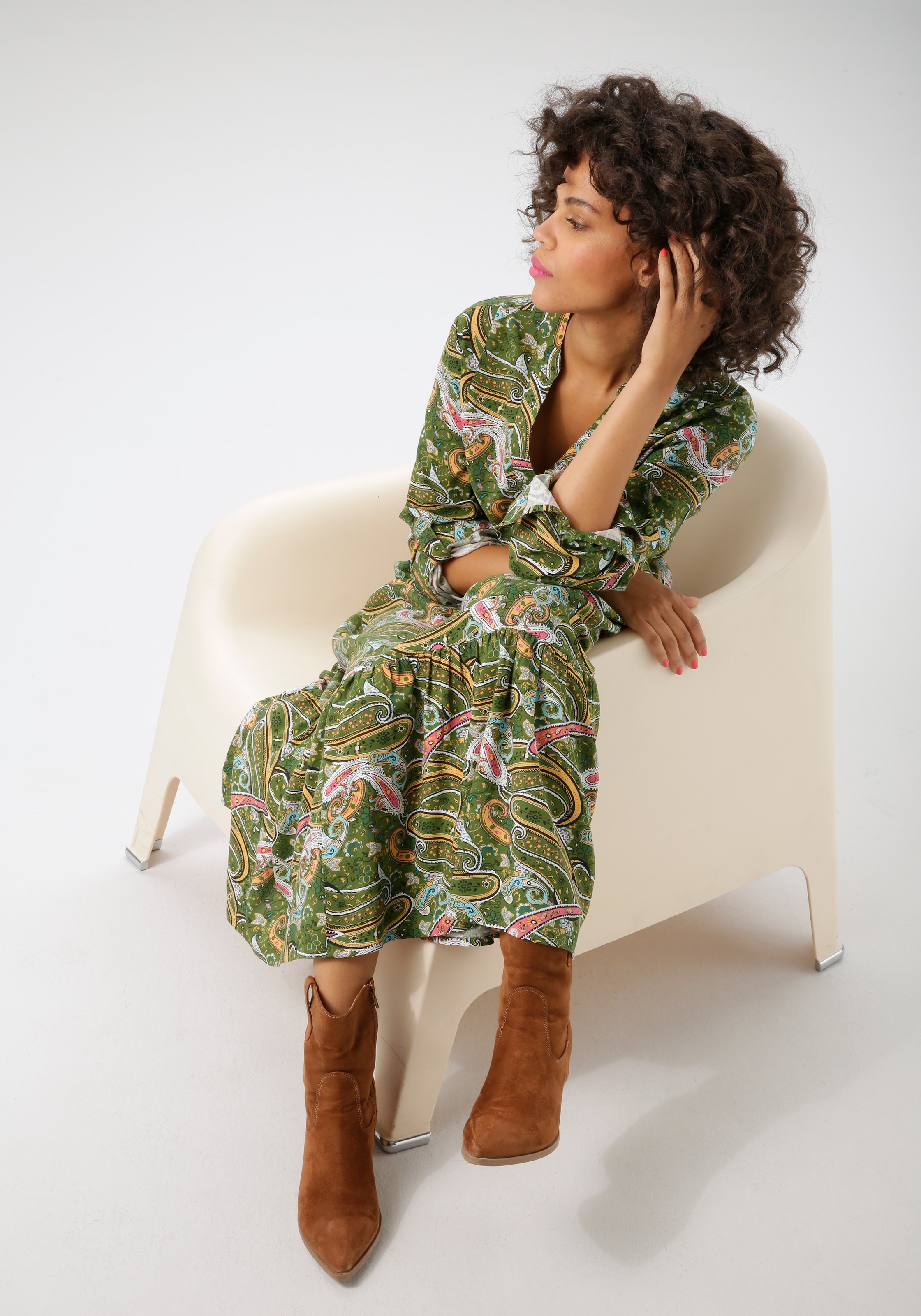 Aniston CASUAL Maxikleid, mit farbenfrohen Paisley-Muster bedruckt - NEUE KOLLEKTION