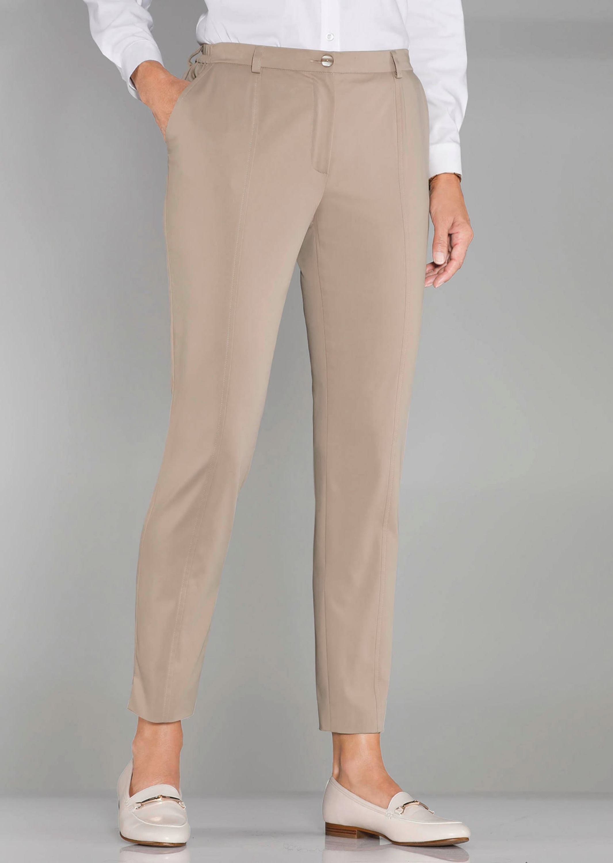 Thumbnail - GOLDNER Stoffhose "Kurzgröße Sportive Hose Carla aus Satin"