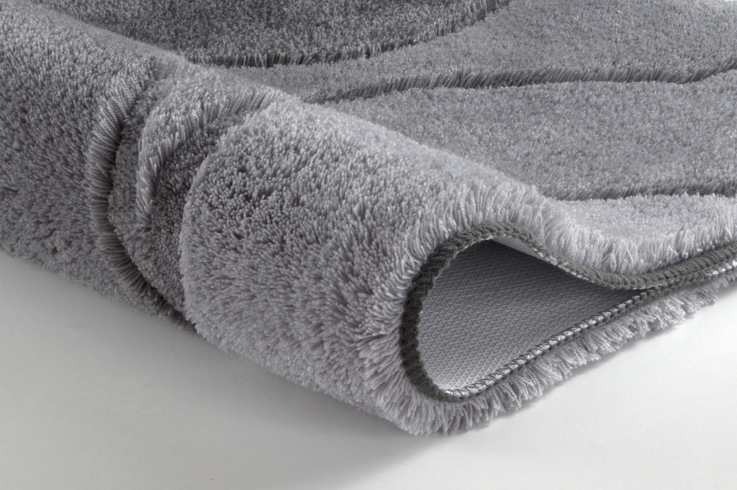 Kleine Wolke Badematte »Fiona«, rutschhemmend beschichtet, fußbodenheizungsgeeignet, Badteppich, modernes Wellen Design, Hoch-Tief Effekt, waschbar