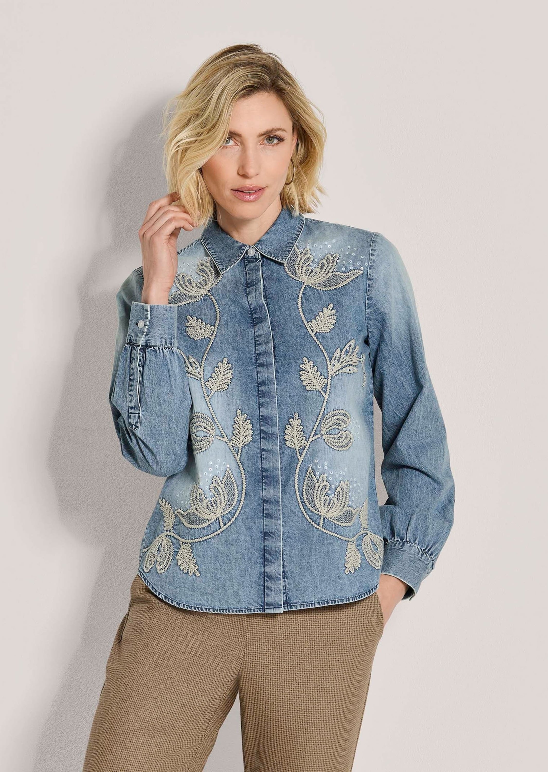 MADELEINE Hemdbluse »Bluse Jeansbluse mit floraler Stickerei«