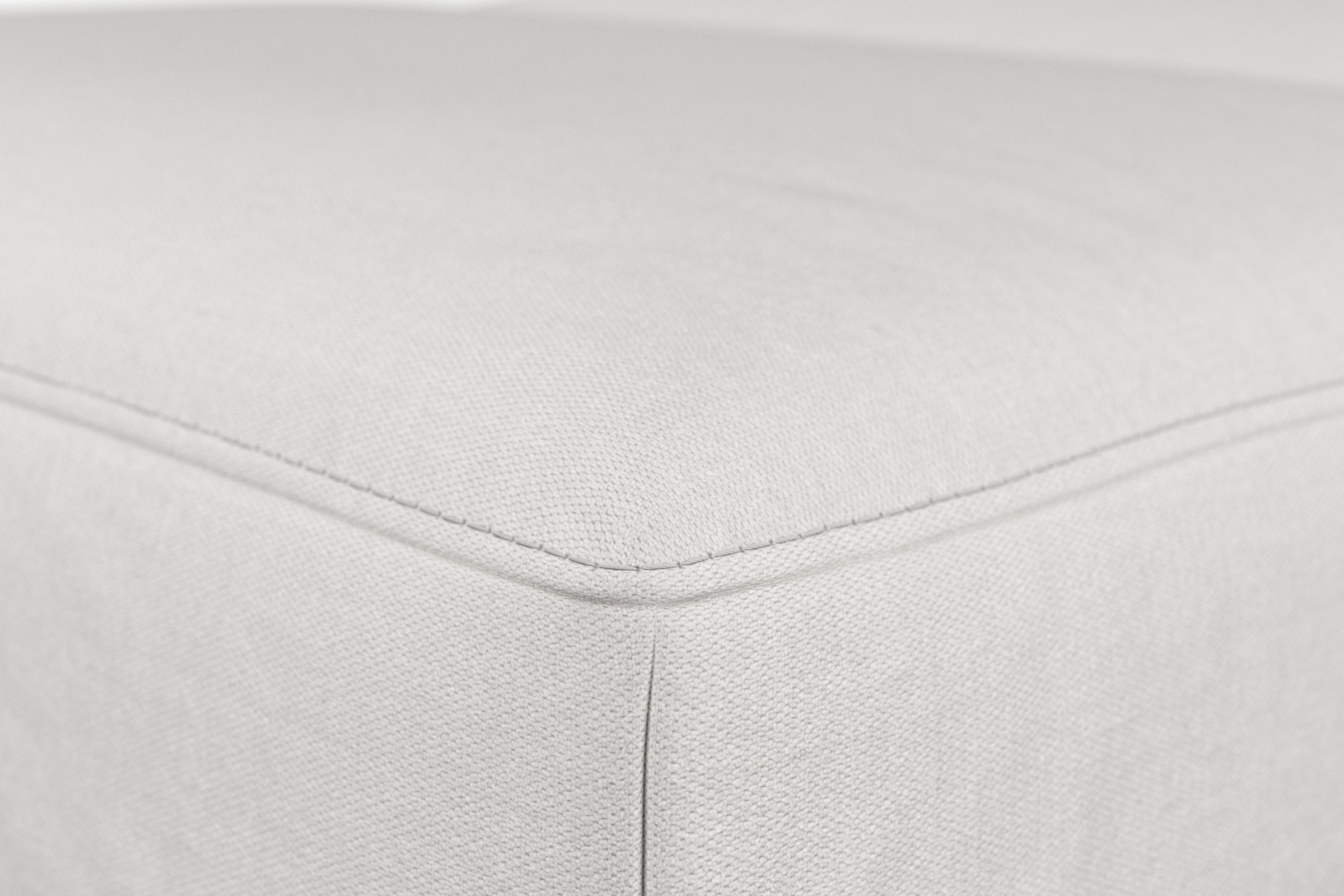 sit&more Polsterhocker »Dundee«, mit Klappfunktion, Federkern und hochwertigen Massivholzfüßen