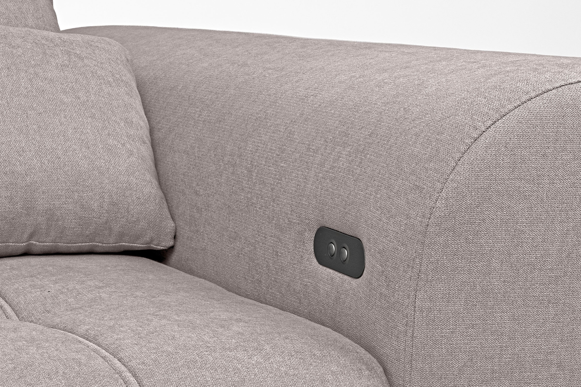 WERK2 Ecksofa »Garay, XXL-Liegefläche: elektrisch ausziehbar auf ca. 228×126 cm« Luxus in Übergröße: XXL-Liegefläche, Komfort-Ottomane & stilvolle Füße