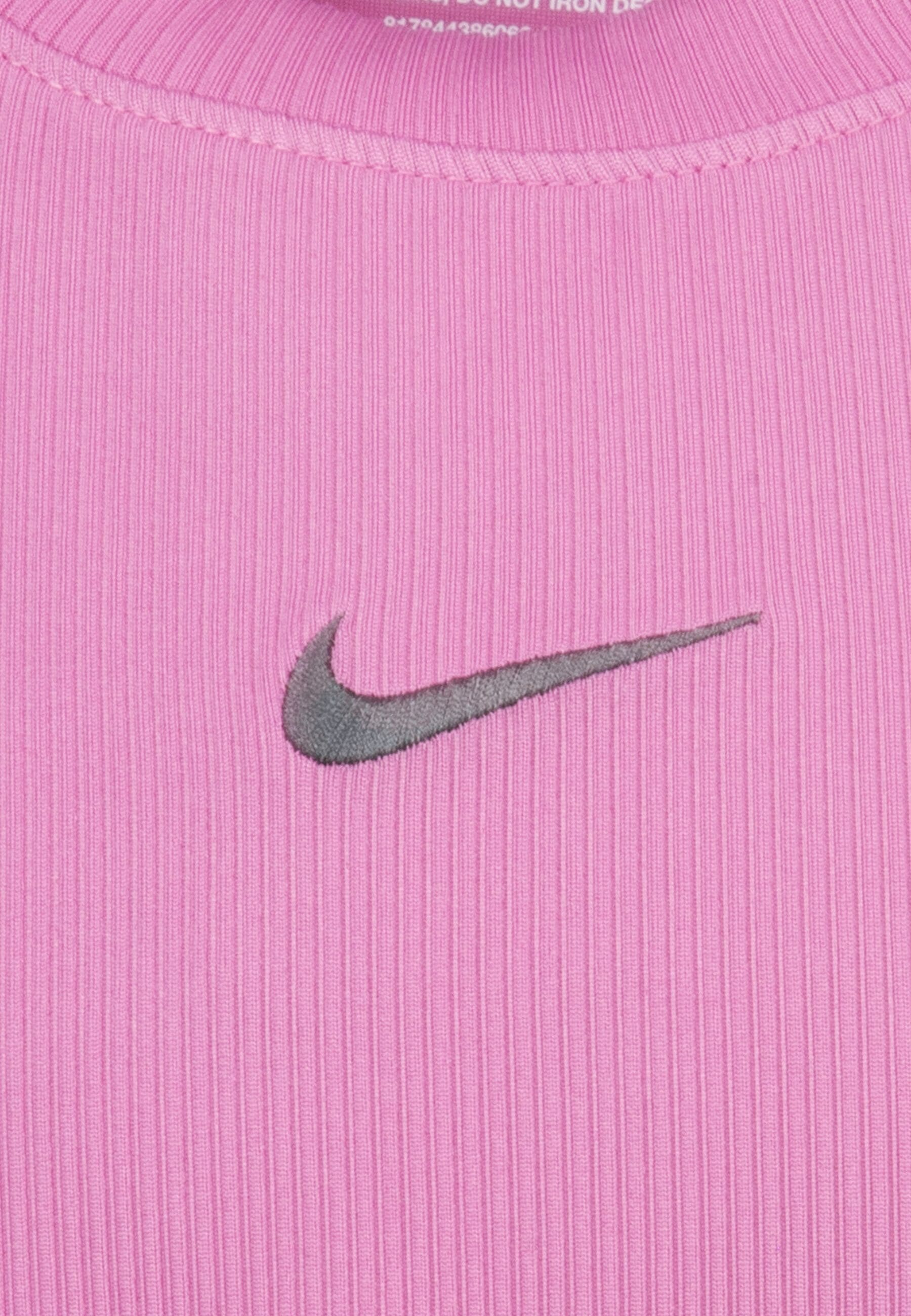 Nike Sportswear T-Shirt & Shorts