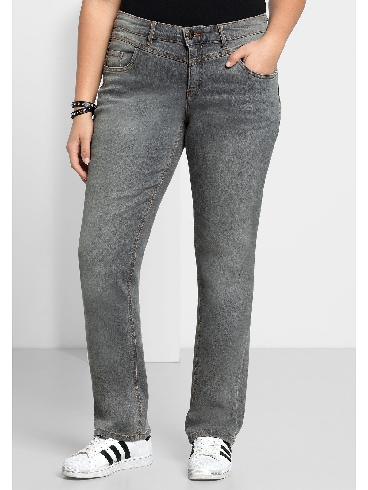 Stretch-Jeans Sheego online | »Große mit BAUR »Die Größen«, kaufen Used-Effekten Gerade«
