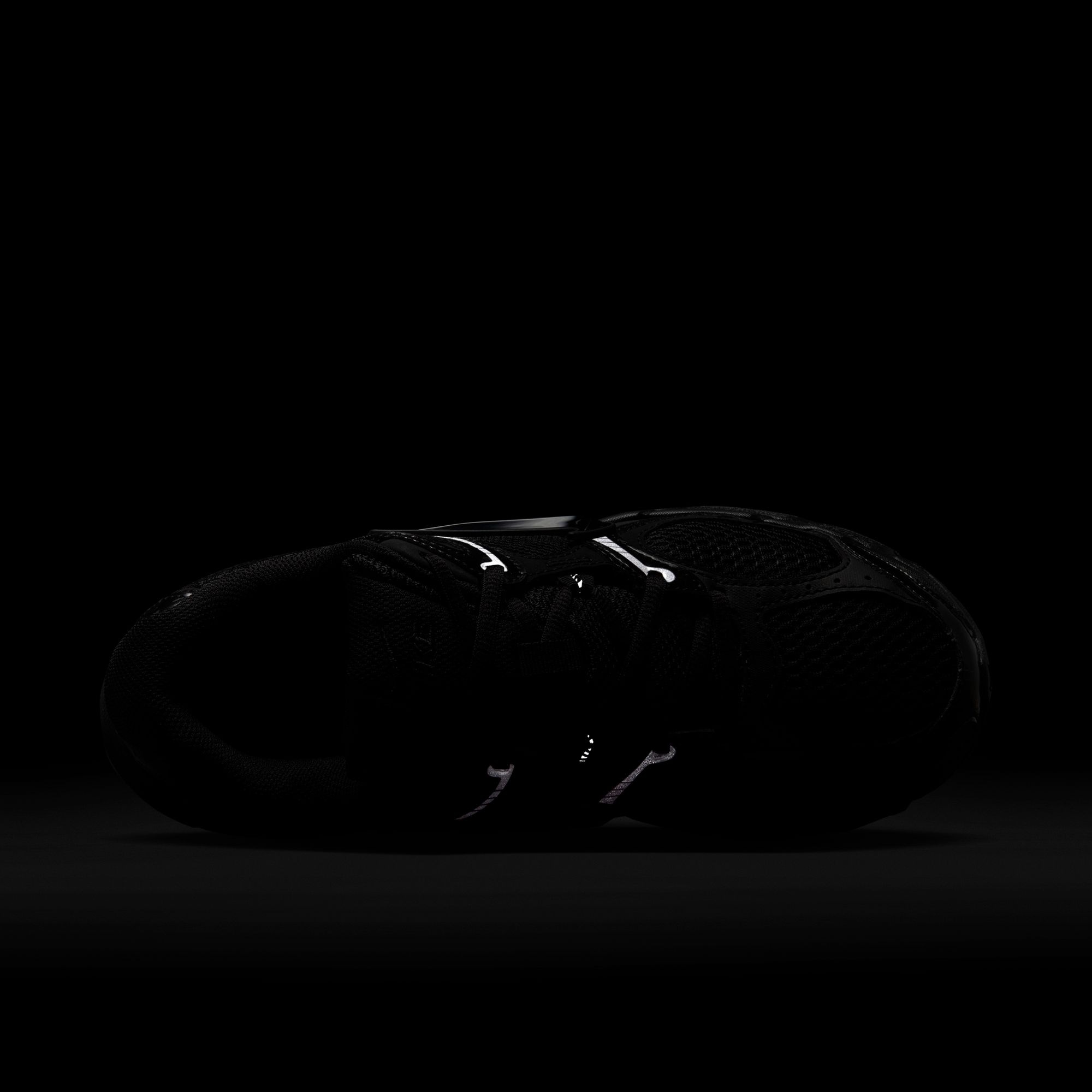 Nike Sportswear »W NIKE V5 RNR«  inspiriert vom Design des Y2K Nike Vomero 5