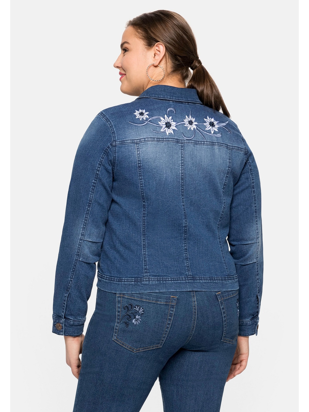 Größen«, bestellen BAUR Sheego Jeansjacke mit Trachten-Stickereien | ohne »Große Kapuze,