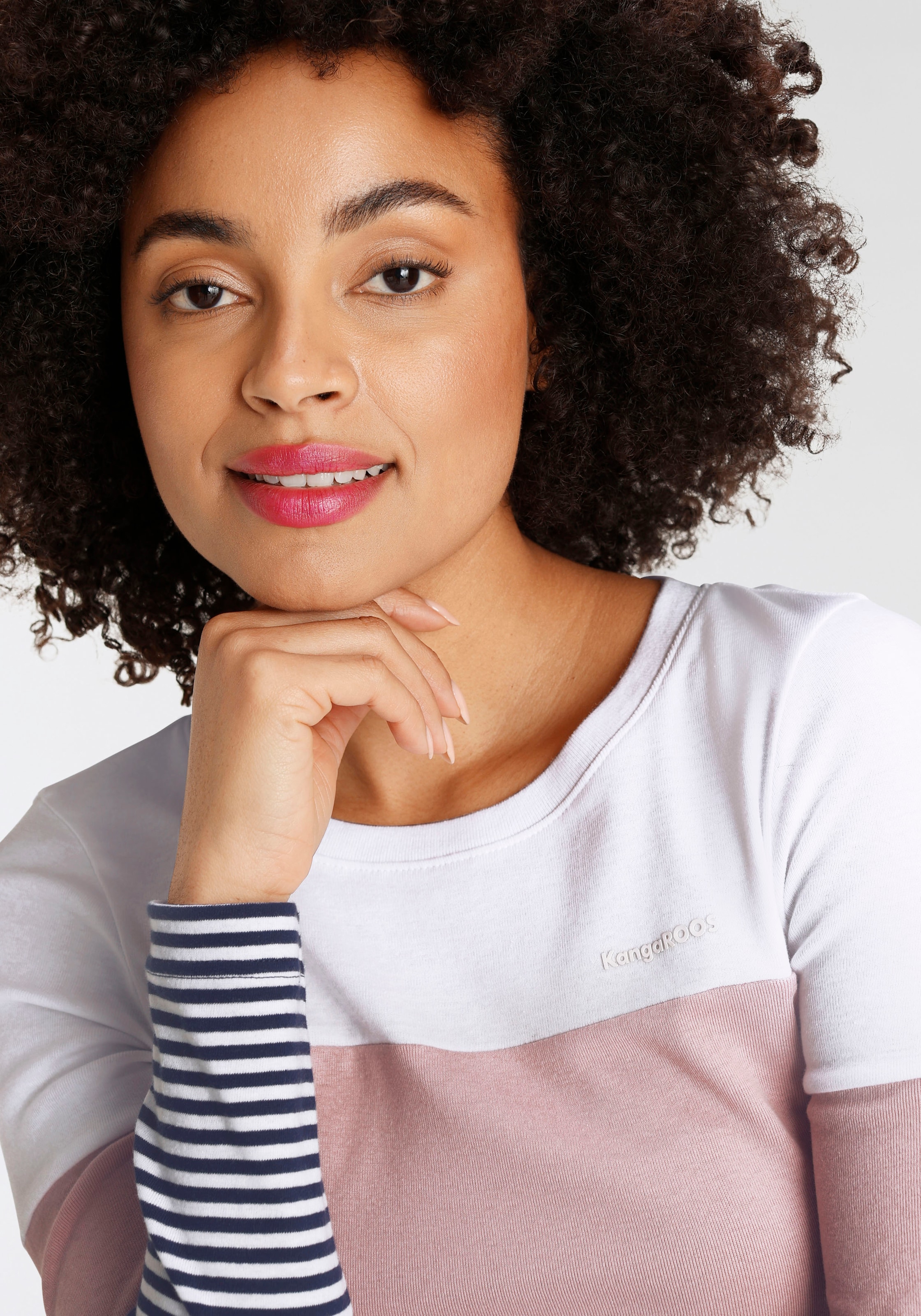 KangaROOS Longsleeve, mit Langarm, figurbetonte Passform, Colourblocking-Optik