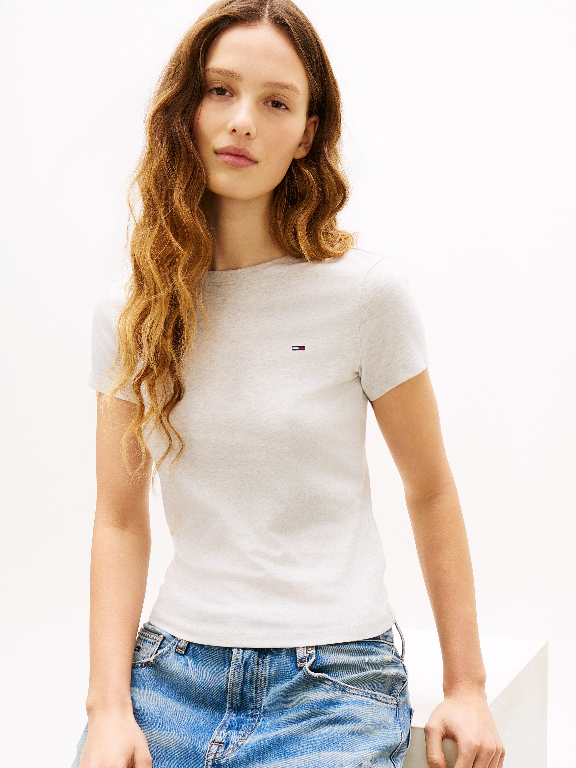 Tommy Jeans Kurzarmshirt "TJW SLIM C-NECK TEE" mit Logo-Stickerei günstig online kaufen