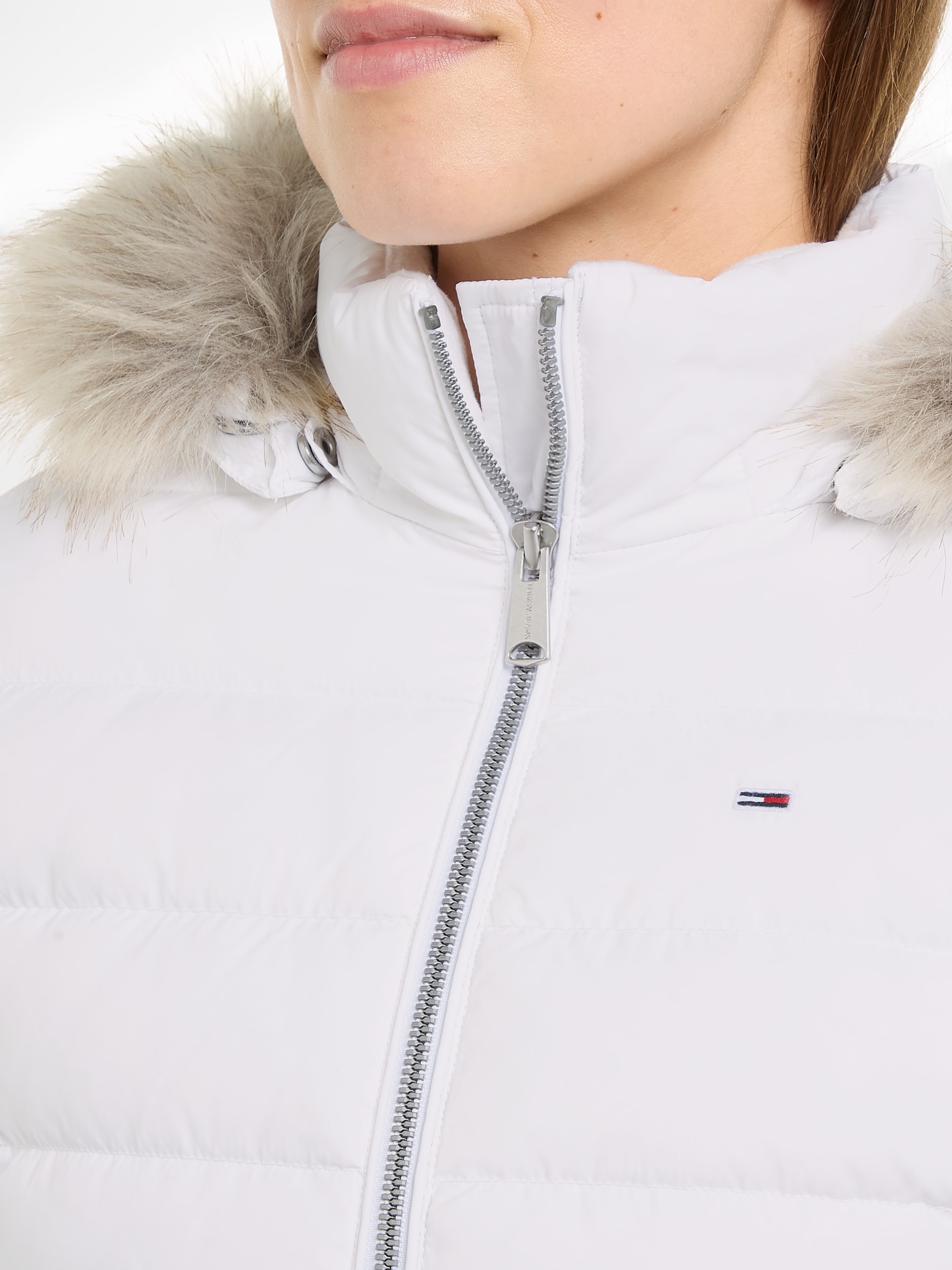 Tommy Jeans Steppjacke »TJW BASIC HOODED DOWN JACKET EXT«, mit Kapuze, mit Logostickerei