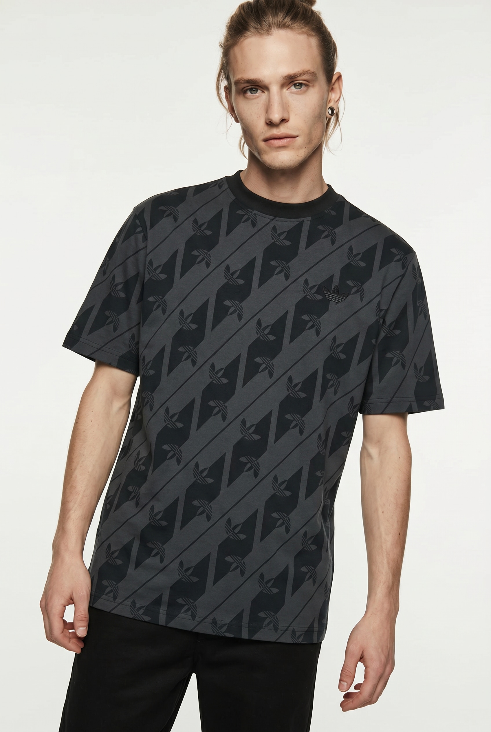 adidas Originals T-Shirt "MONOGRAMM AOP" mit Rundhalsausschnitt, ohne Verschluss, sportlicher Stil
