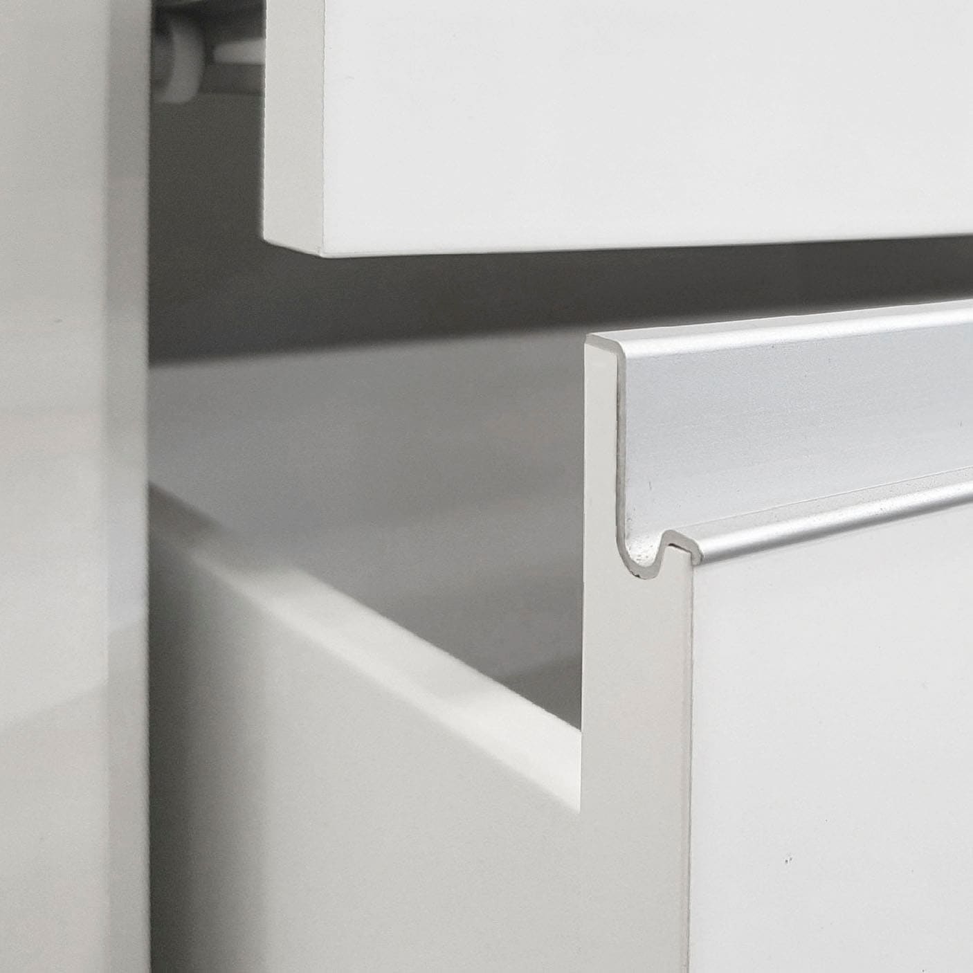 Home affaire Lowboard »Magic,Lowboard,TV-Kommode,TV-Möbel,TV-Bank« Hochglanzlackiert, Alugriff, 2 Türen, 2 Schubkästen,B/T/H 240×40×55 cm