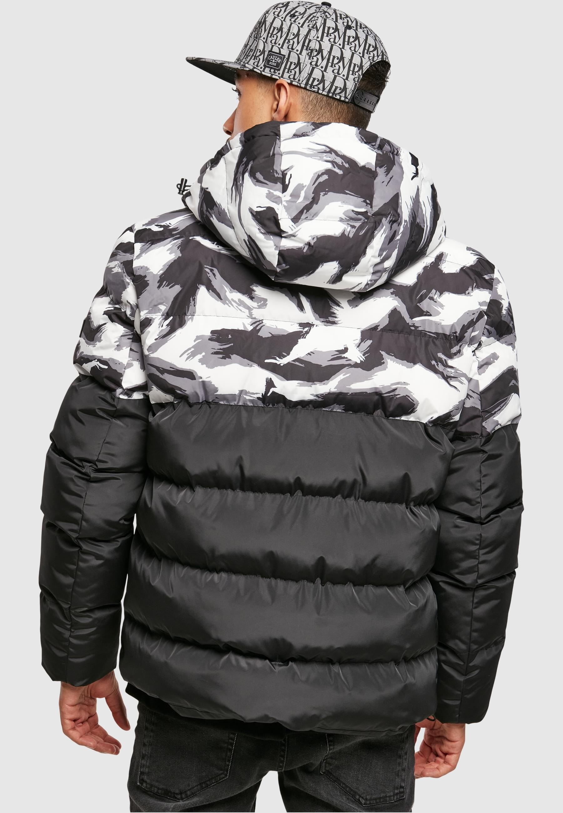 CAYLER & SONS Winterjacke »Cayler & Sons Herren Statement Brushcamo Yoke Puffer Jacket«, (1 St.), mit Kapuze