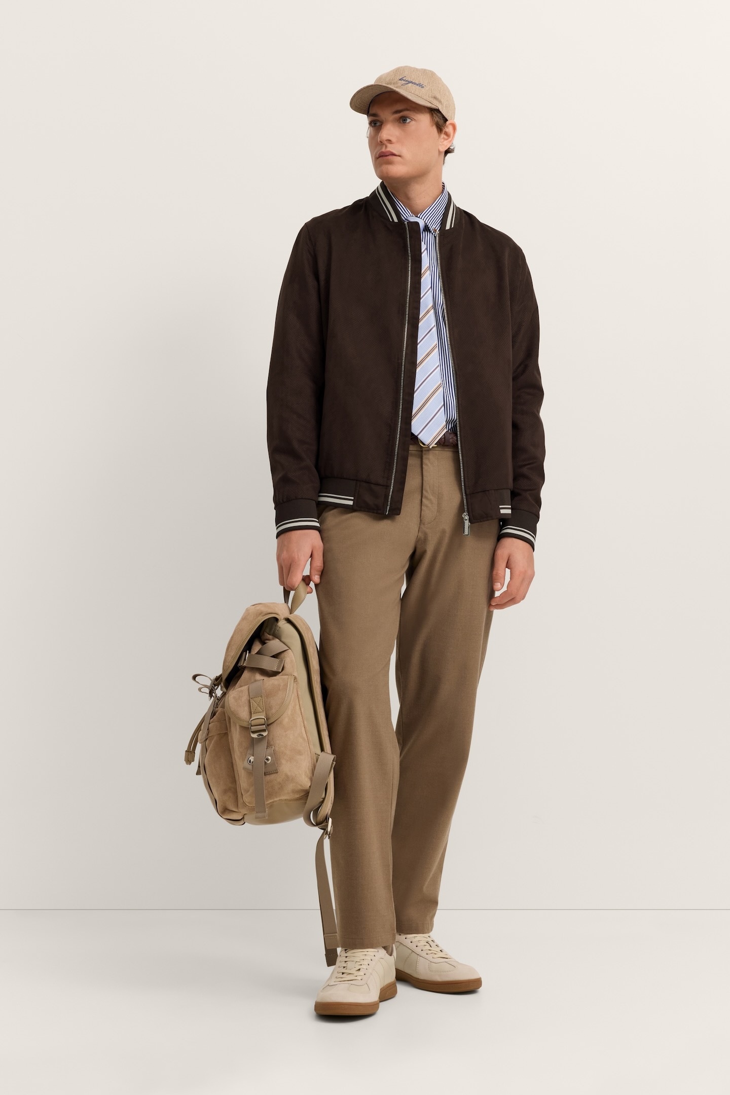 bugatti Collegejacke »Regular Fit« wasserabweisend trotz leicht perforiertem Oberstoff