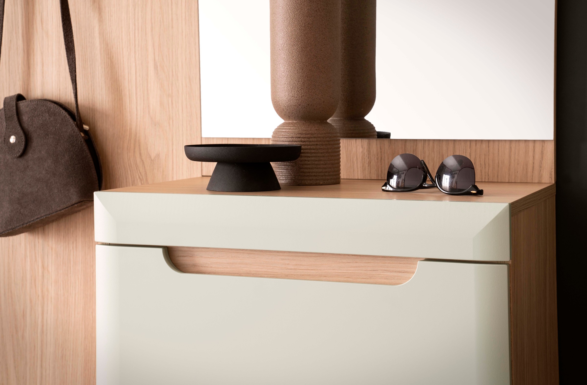 Home affaire Garderoben-Set »Torge, Garderobe mit Stauraum, Garderobenschrank im Scandic Design«, (Set, 3 St.), enthält Sideboard, Garderobe mit Spiegel und Wandboard, in zwei Farben