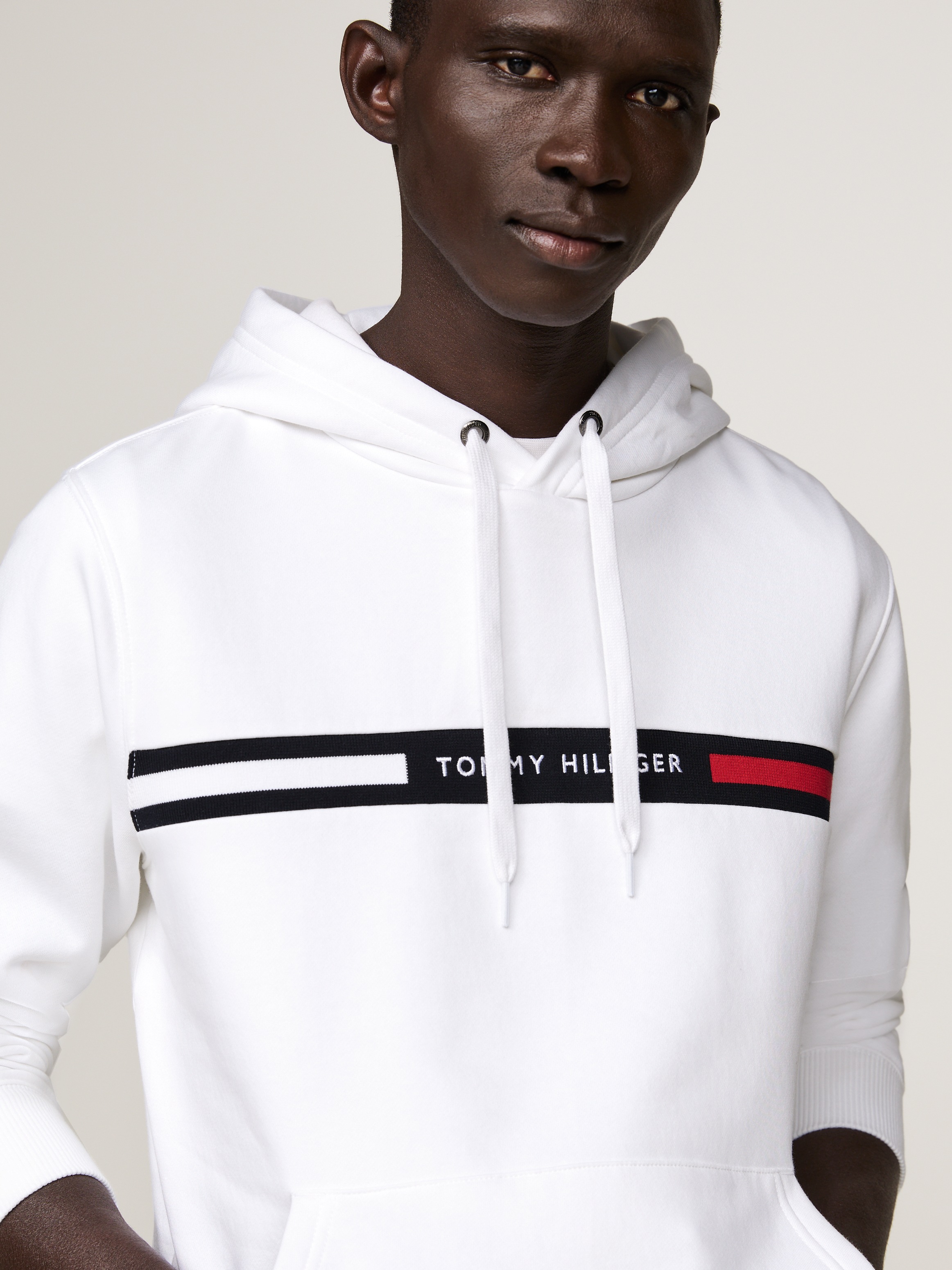 Tommy Hilfiger Kapuzensweatshirt »HILFIGER CHEST INSERT HOODY«, mit Kapuze, Kängurutasche, Logoschriftzug