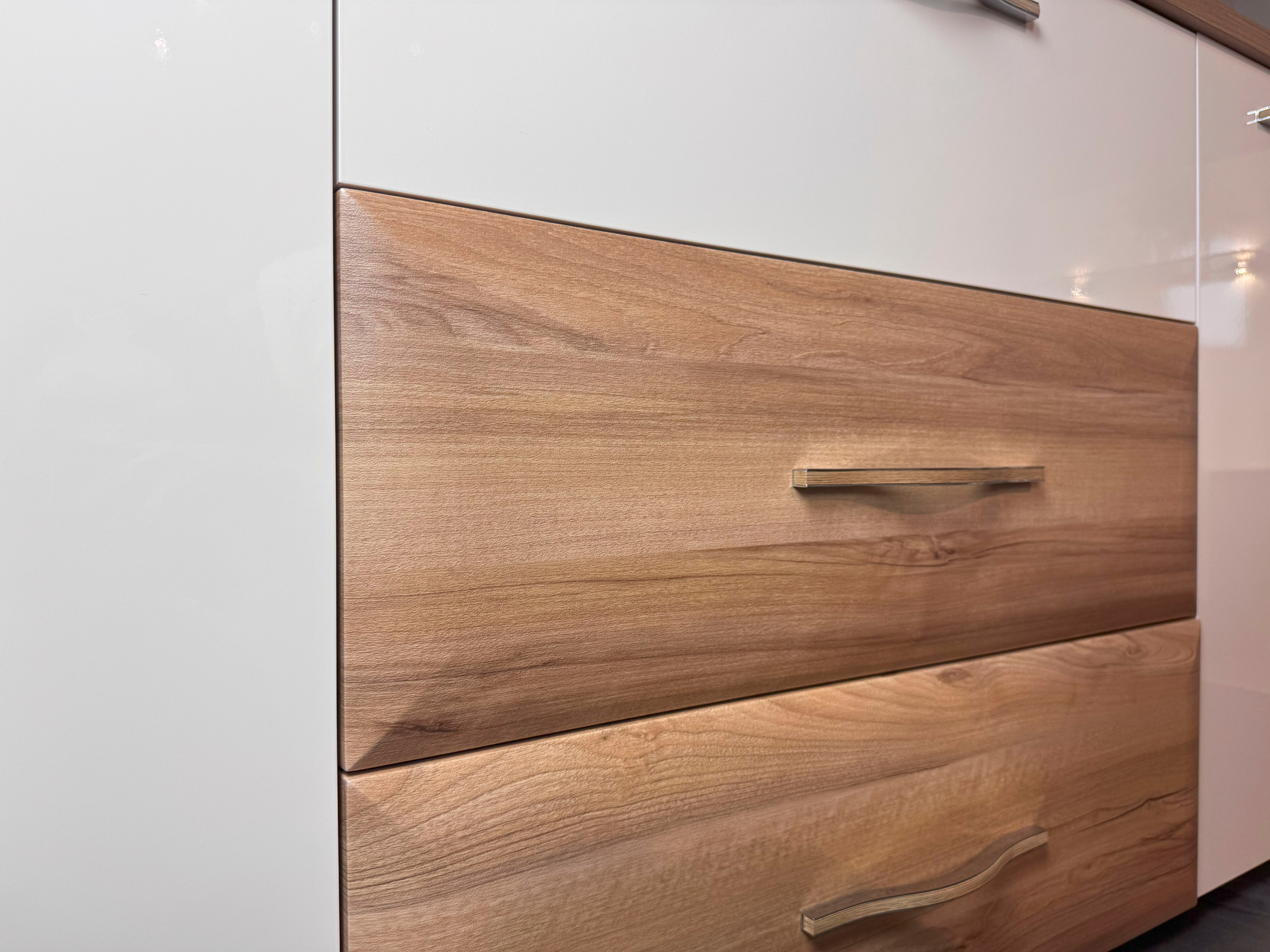 Thumbnail - OTTO home Kommode "Gala, melaminbeschichtet und beige hochglänzend UV lackiert" Soft-Close Funktion, Maße: B/T/H 170/46/...