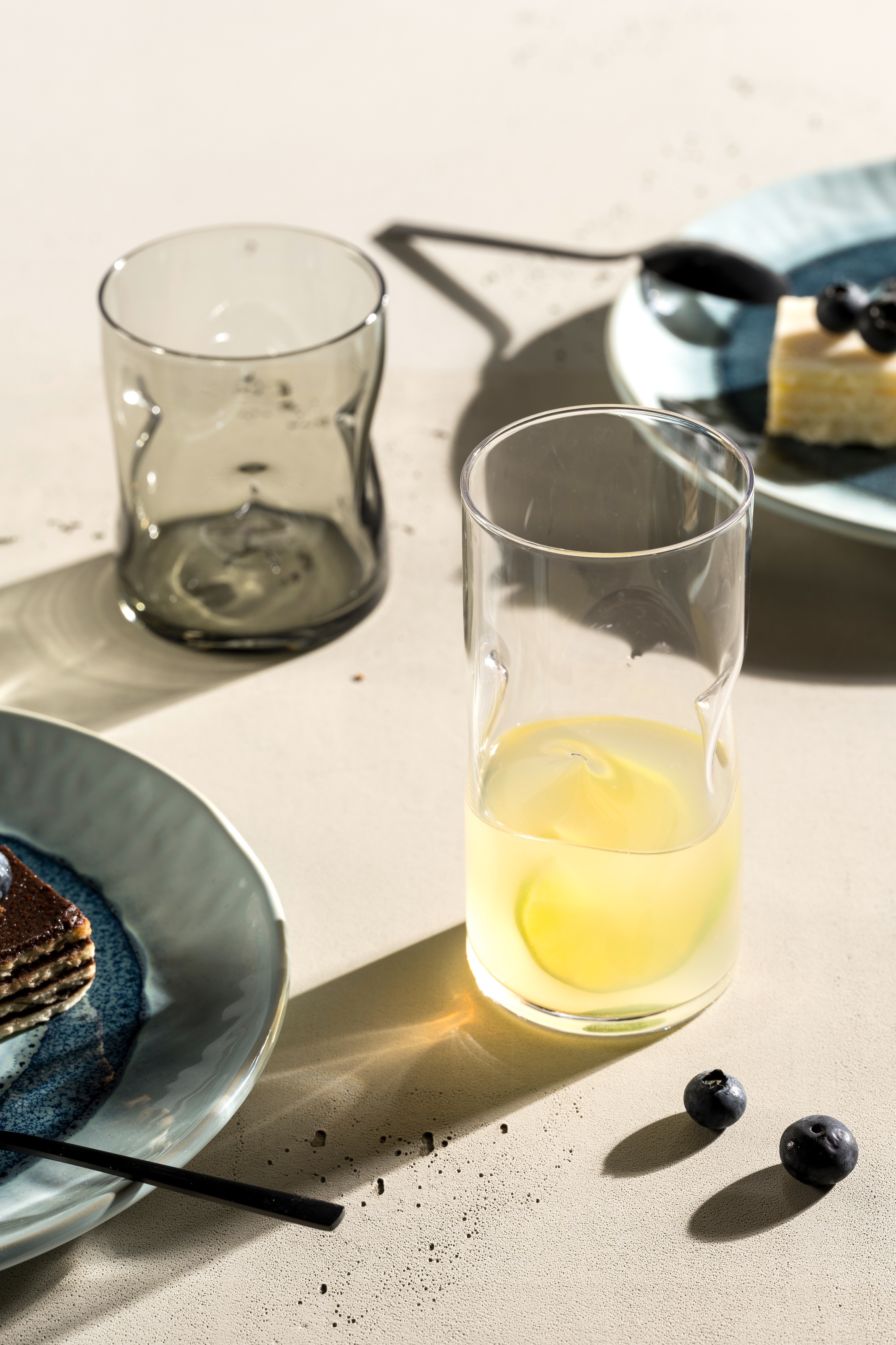 LEONARDO Gläser-Set »Trinkglas VESUVIO, 300 ml, 4er-Set«, (Set, 4 tlg.), konische Form, markantes Design - mit Einquetschungen