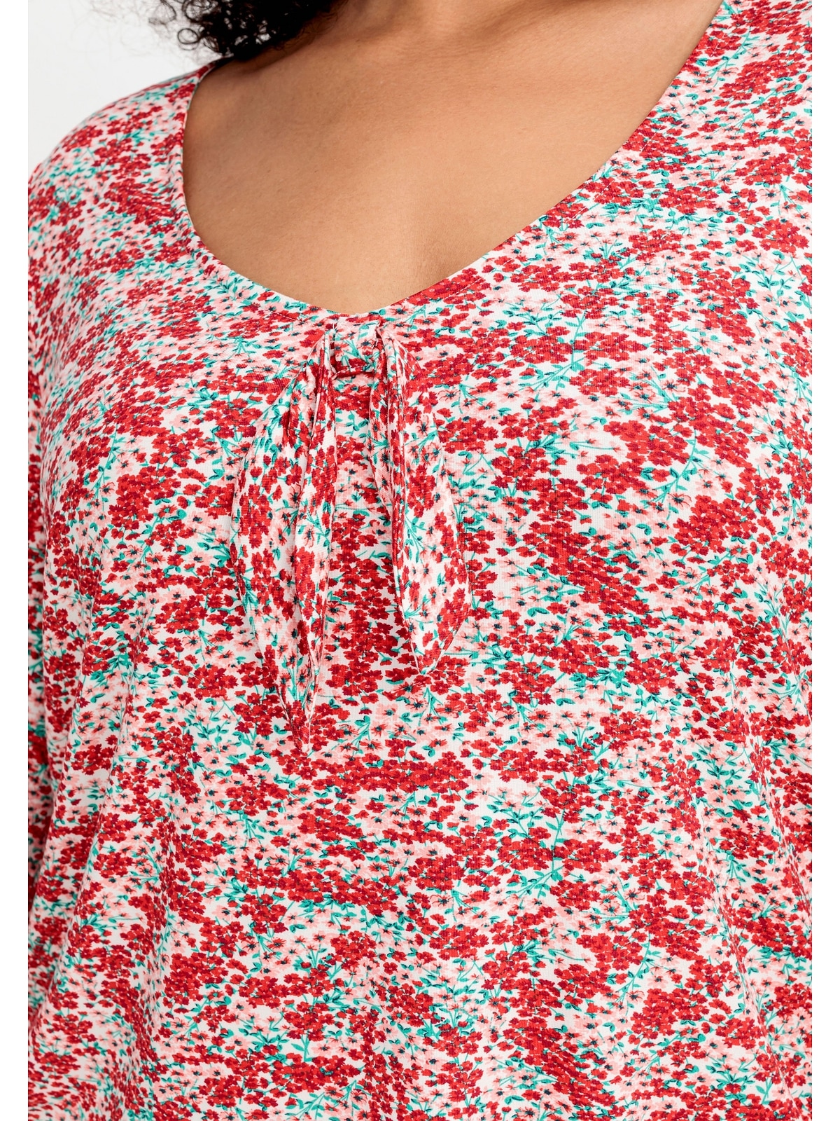 sheego by Joe Browns T-Shirt »Große Größen«, mit Allover-Blumendruck und  tiefem Ausschnitt online bestellen | BAUR