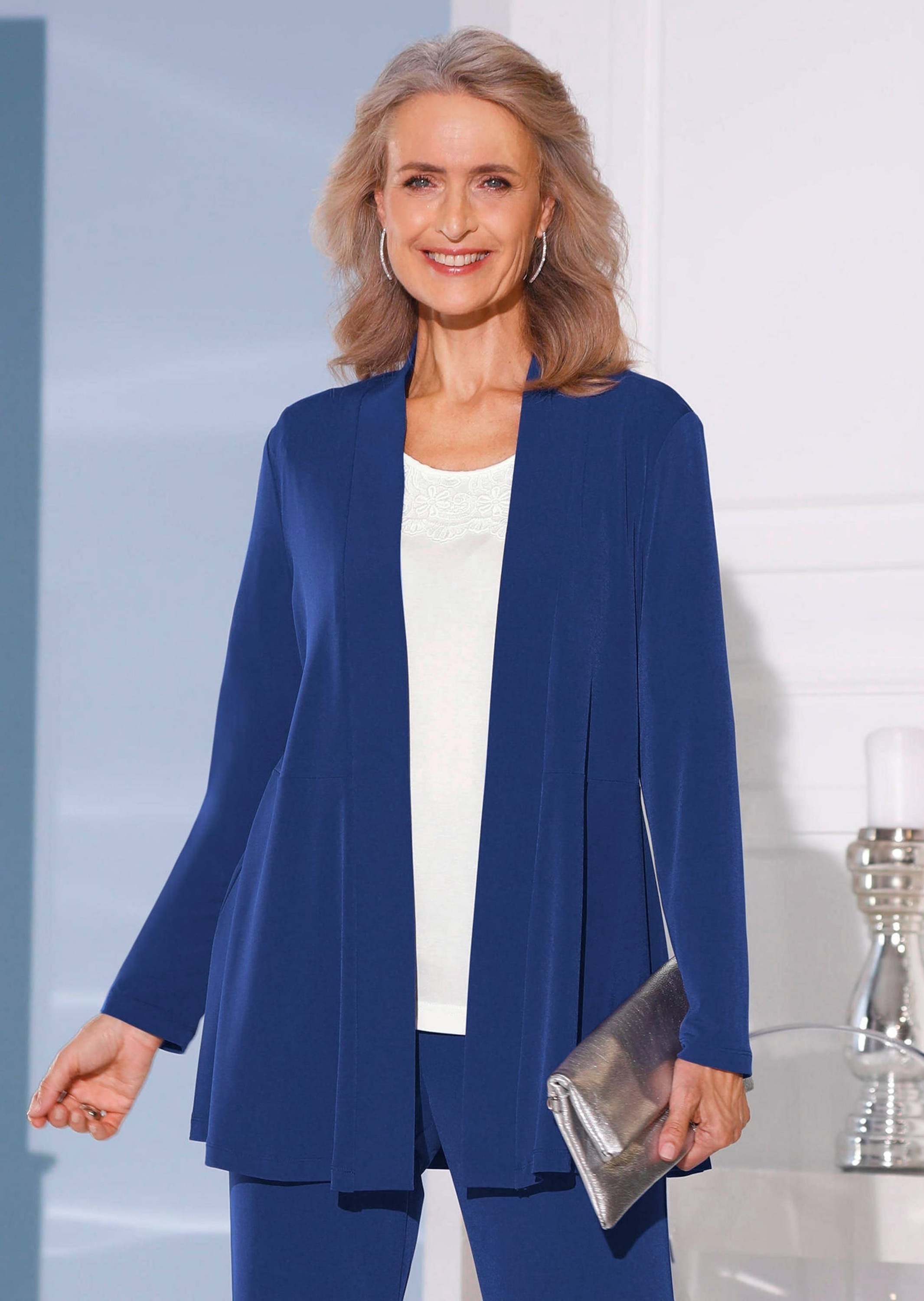 Thumbnail - GOLDNER Sweatjacke "Leichte Shirtjacke lila mit Stretch" Mit Teilungsnaht hinten für eine elegante Weite