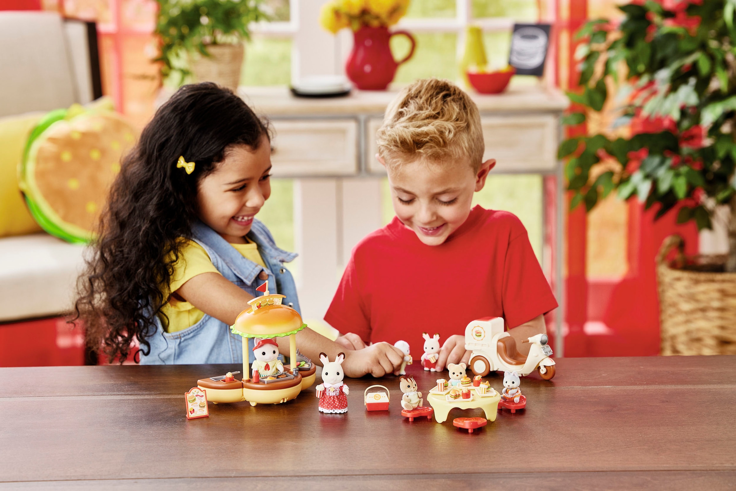Sylvanian Families Spielwelt »Mobiler Hamburger Imbiss mit Figur«