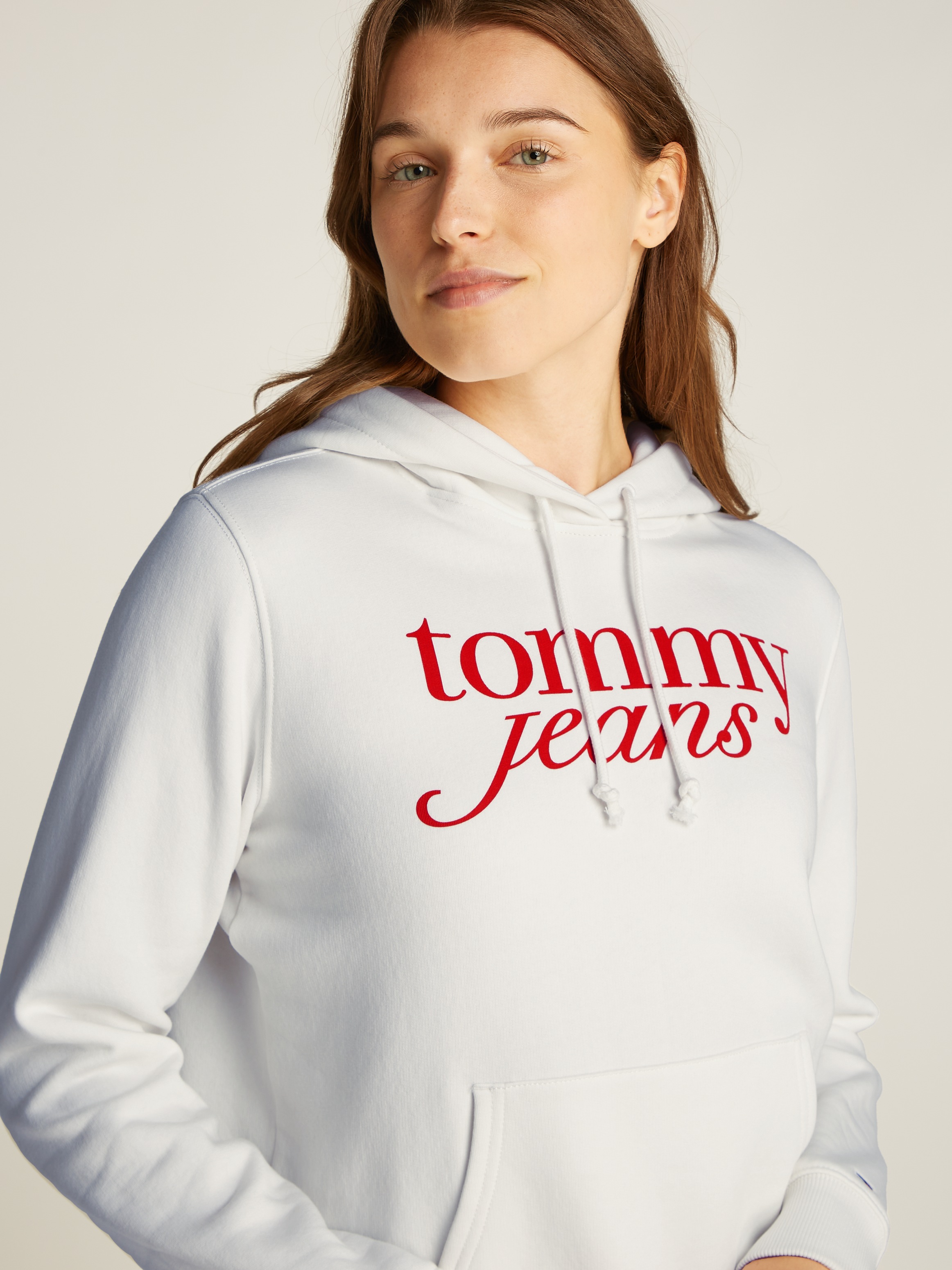 Tommy Jeans Curve Kapuzensweatshirt »TJW REG ESS LOGO HOODIE EXT«, in Großen Größen, Kapuze, Logo-Flag