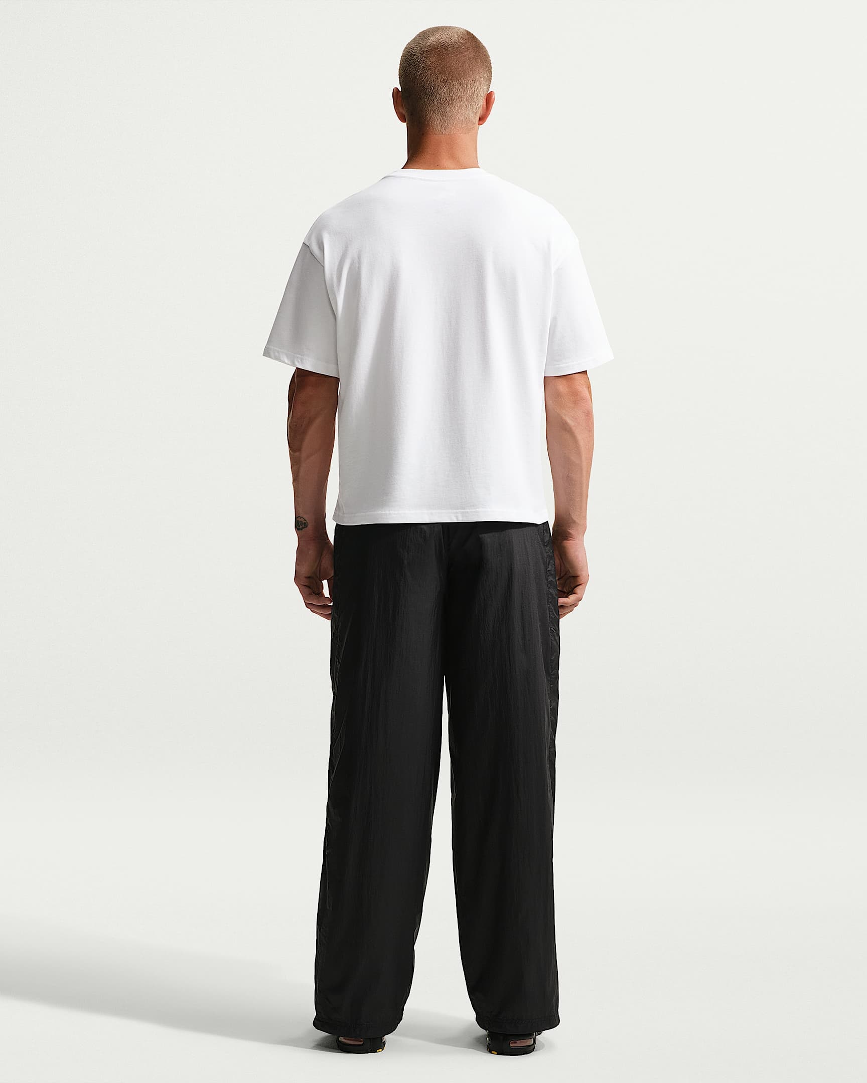 Nike Sportswear T-Shirt »M NSW TEE LSE BOXY FUSSBALL« aus Baumwolle, in den Größen XS bis 4XL