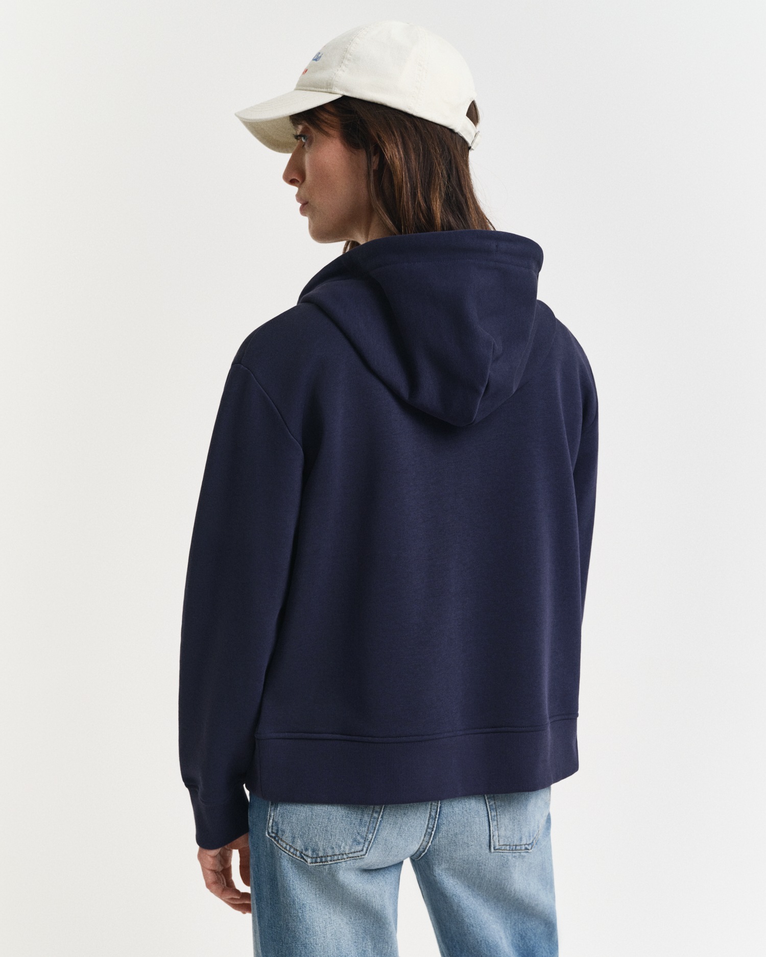 Gant Kapuzensweatjacke »SHIELD ZIP HOODIE«, Grafische GANT-Stickerei auf der Brust