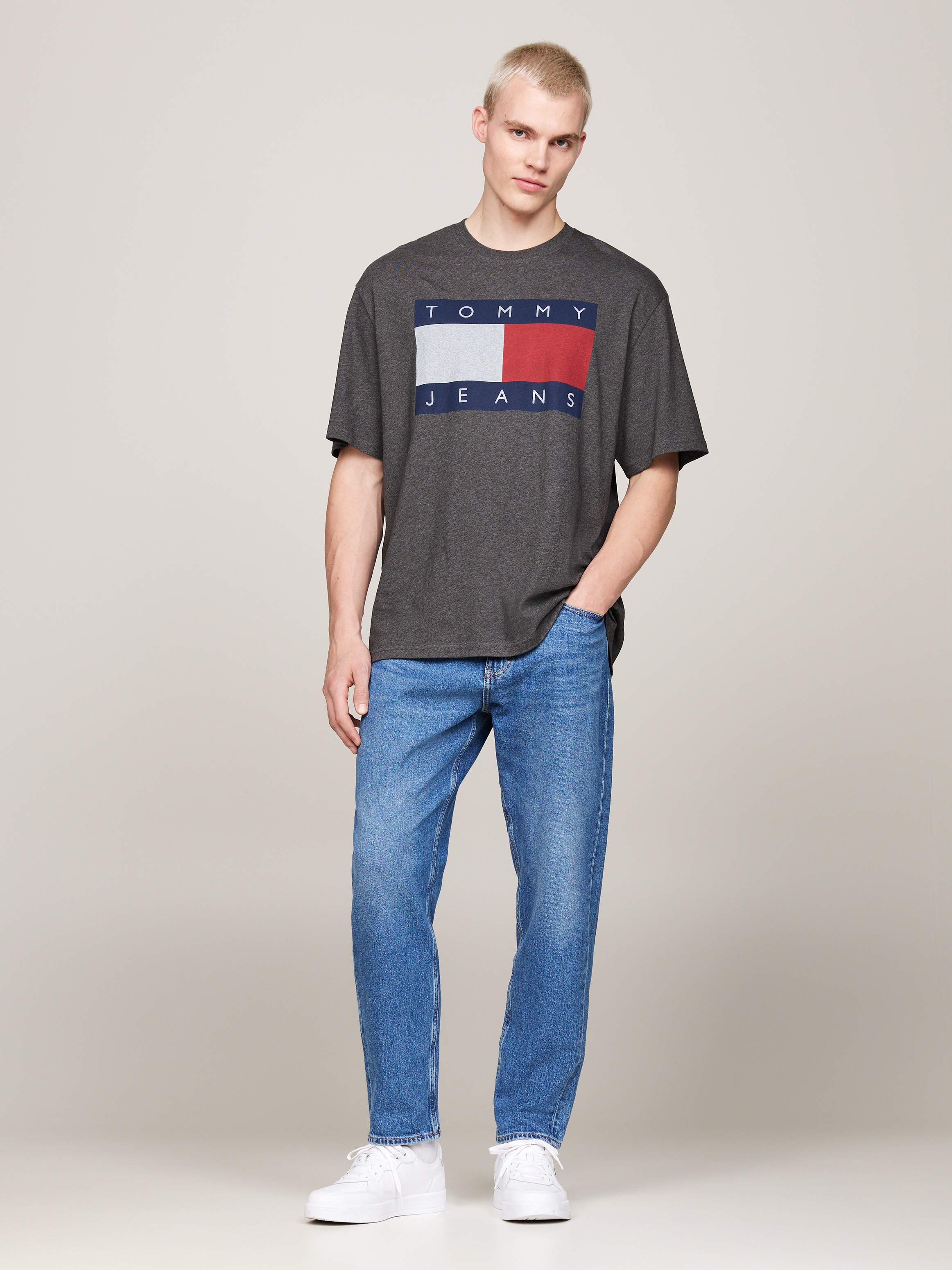 Tommy Jeans T-Shirt "TJM RLX MELANGE FLAG TEE" mit grpßem Logo-Druck günstig online kaufen