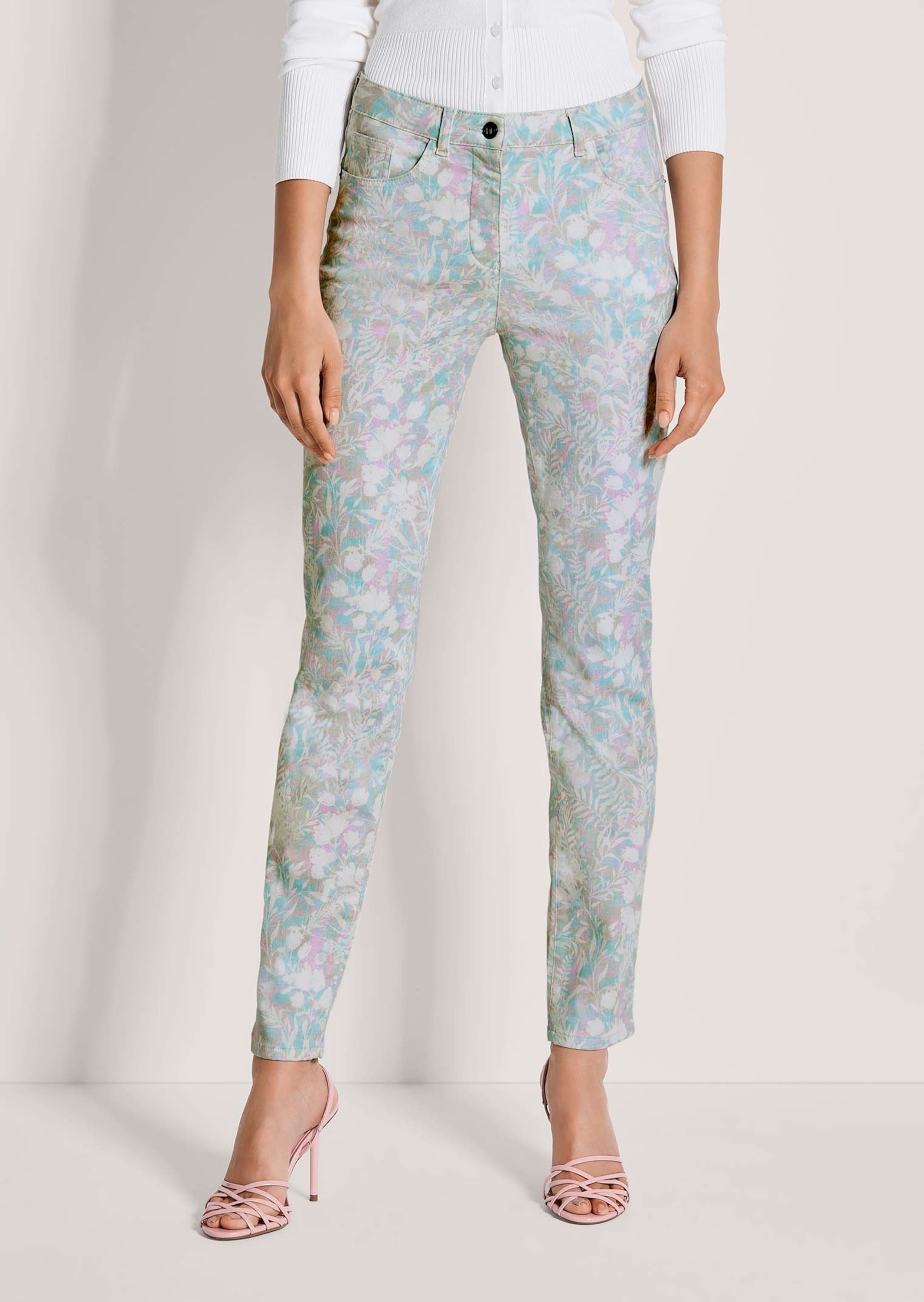 Chinos MADELEINE "Druckhose Baumwollhose mit floralem Print", Damen, Gr. 42, N + K Gr, weiß (weiß, wildrose, mint), Obermaterial: 68% Baumwolle CO. 29% Polyester PES. 3% Elasthan EL., Hosen 2