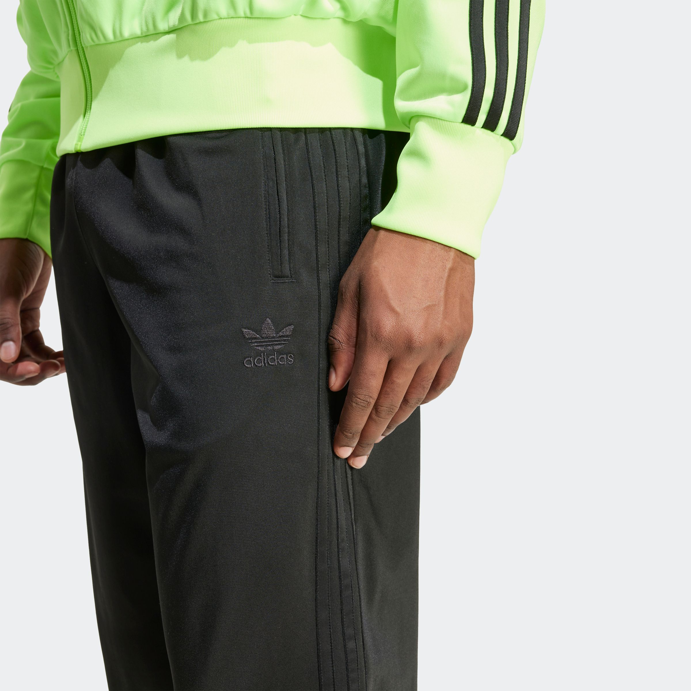 Thumbnail - adidas Originals Sporthose "ADICOLOR CLASSICS FIREBIRD" Trackpant-Design, mit Reißverschlusstaschen, aus Polyester
