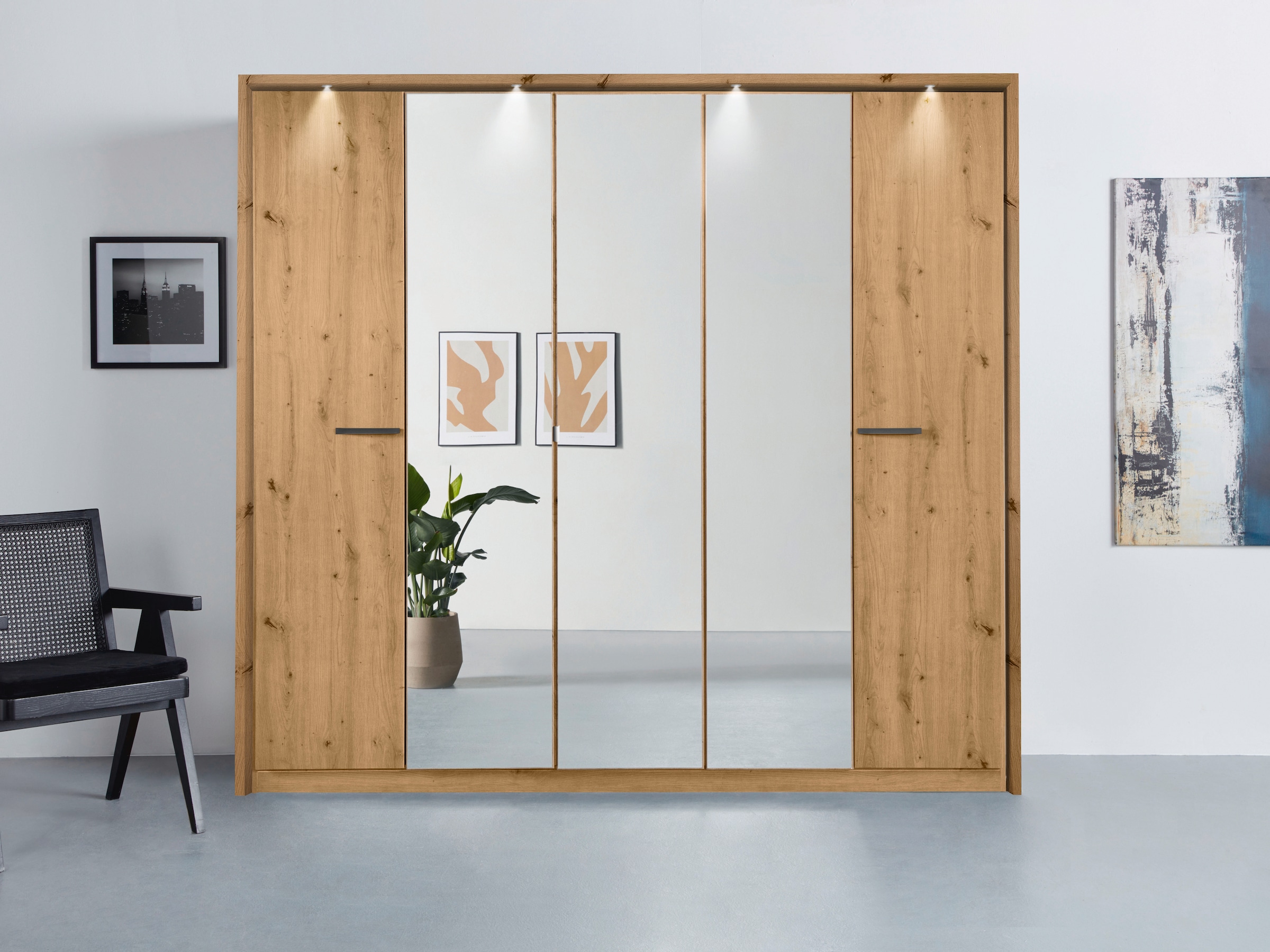 rauch Drehtürenschrank »Oteli«, mit Mittelspiegel und Passepartout optional mit Beleuchtung