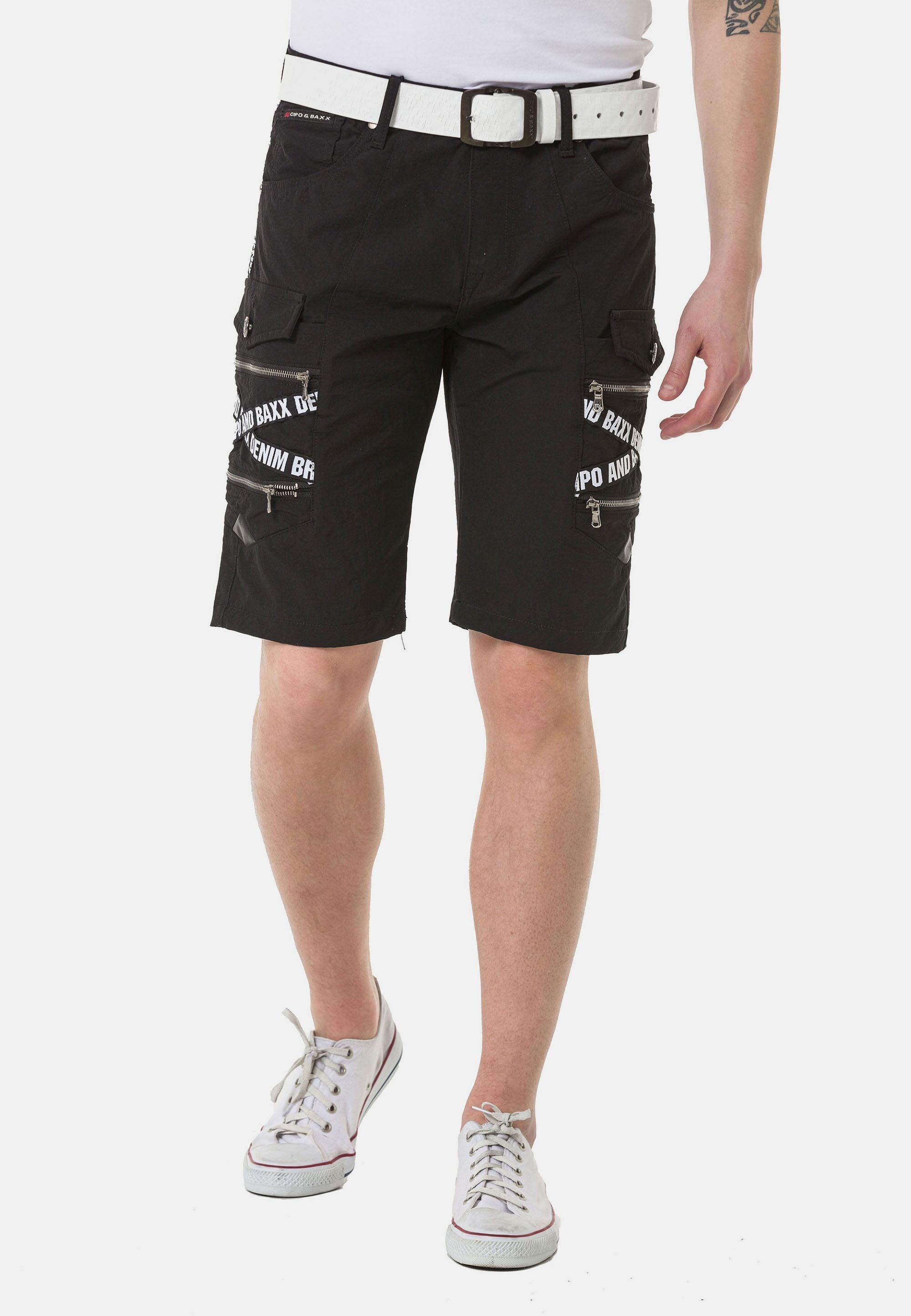 Cipo & Baxx Stoffhose »Capri-Shorts«, mit zahlreichen Taschen