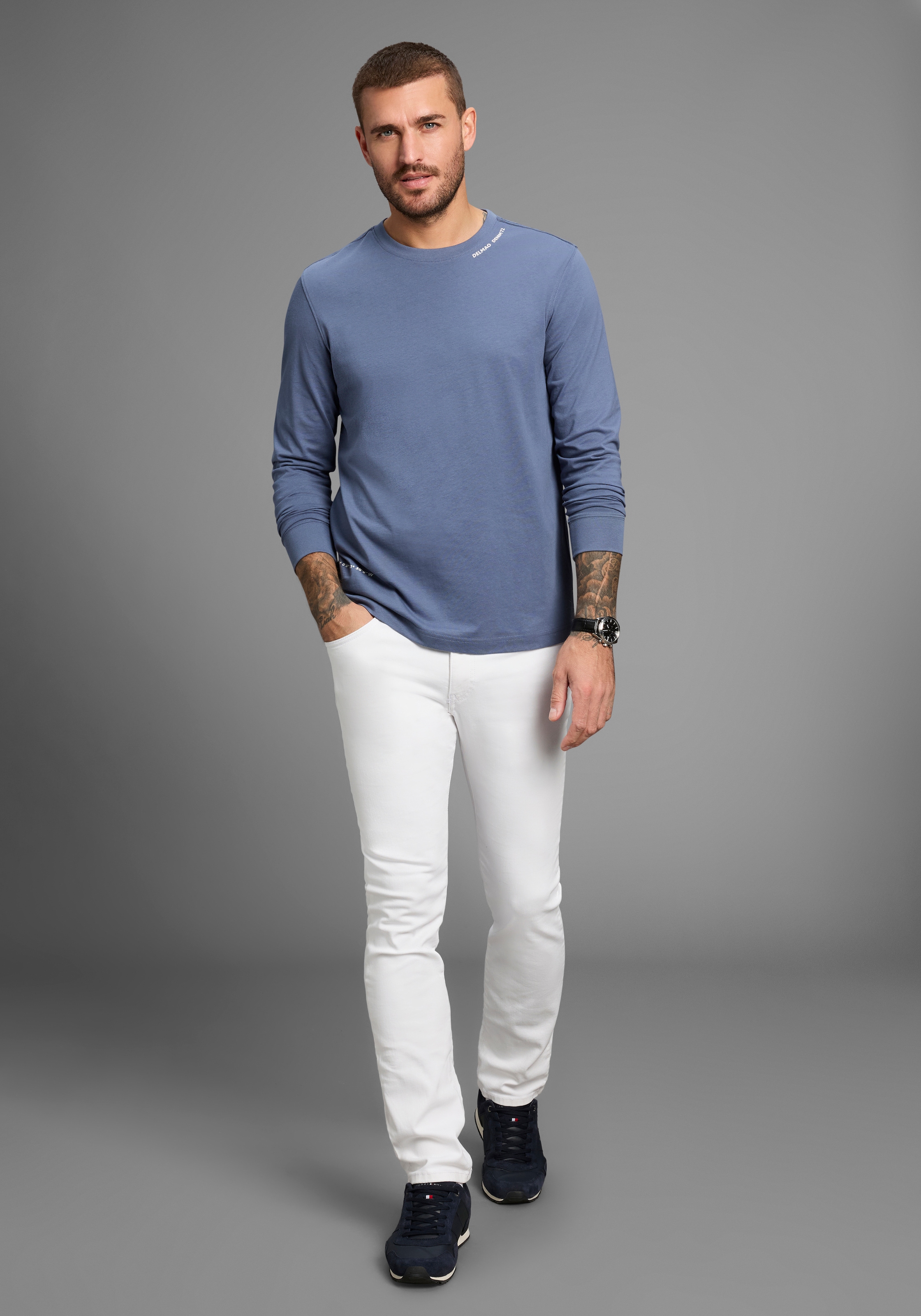 DELMAO Rundhalsshirt, schmal geschnitten, mit Print, aus 100% Baumwolle