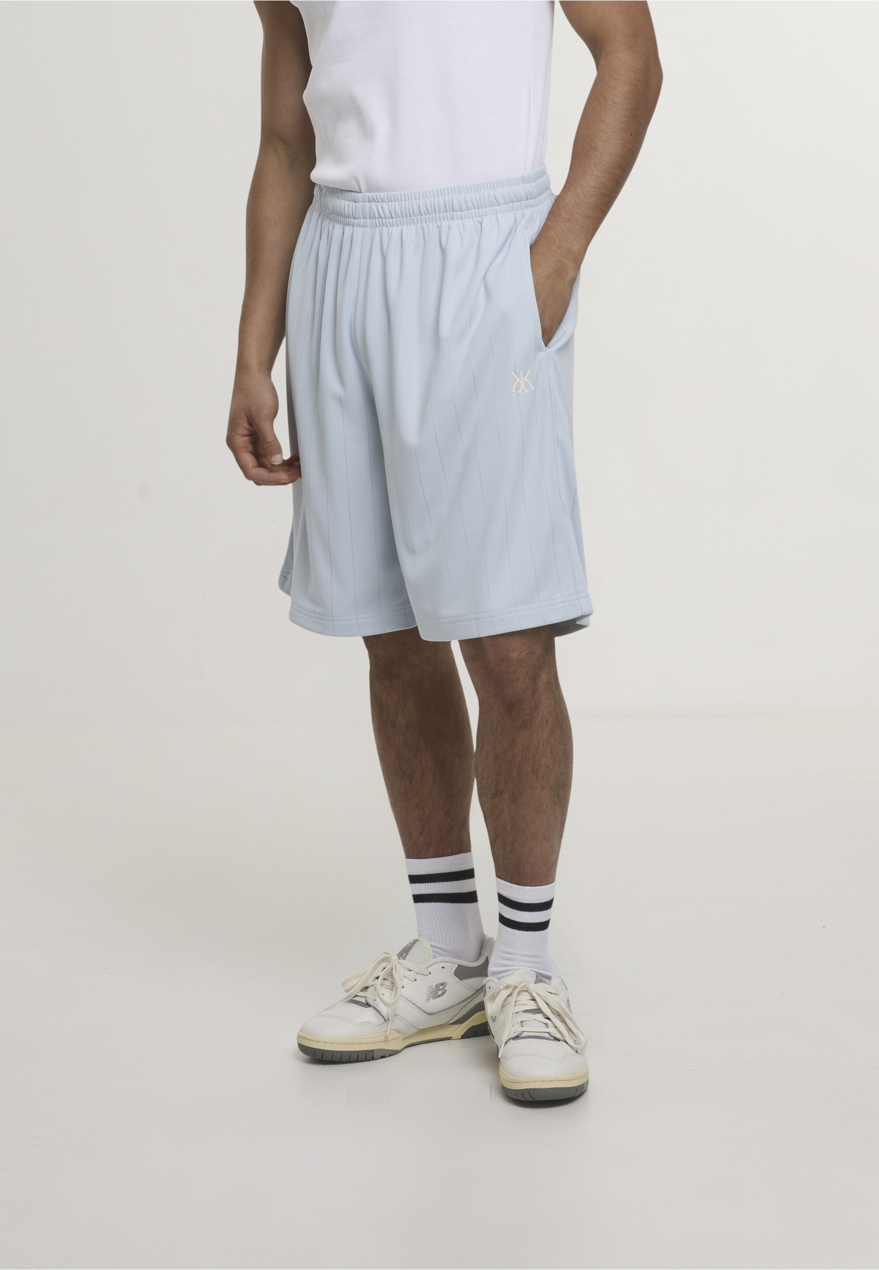 Karl Kani Sweatshorts »Karl Kani KK Insignia Shadow Pinstripe Soccer Shorts«