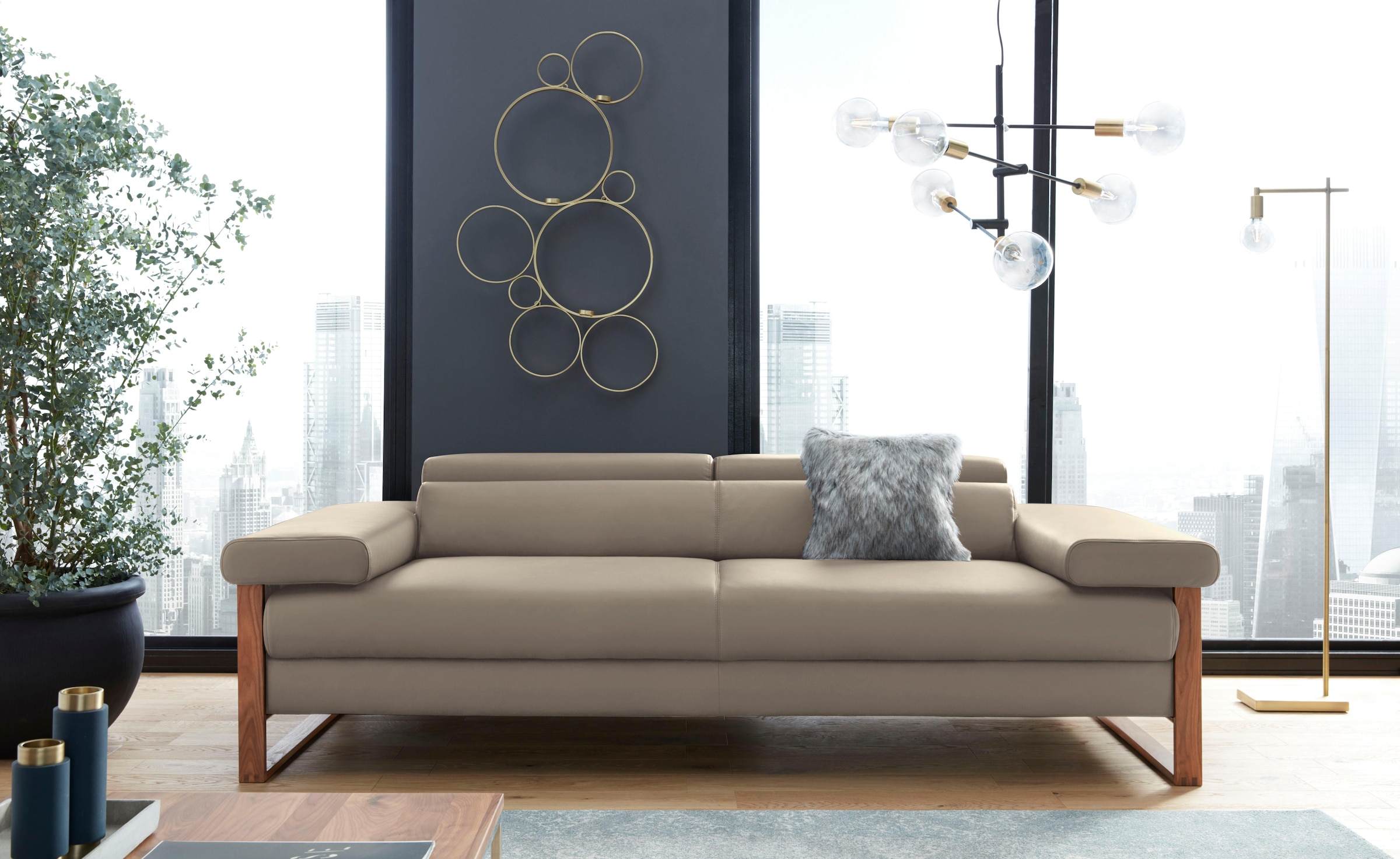 W.SCHILLIG 2,5-Sitzer "finn" German Design Award 2016, Fußgestell Nussbaum natur, Breite 230 cm