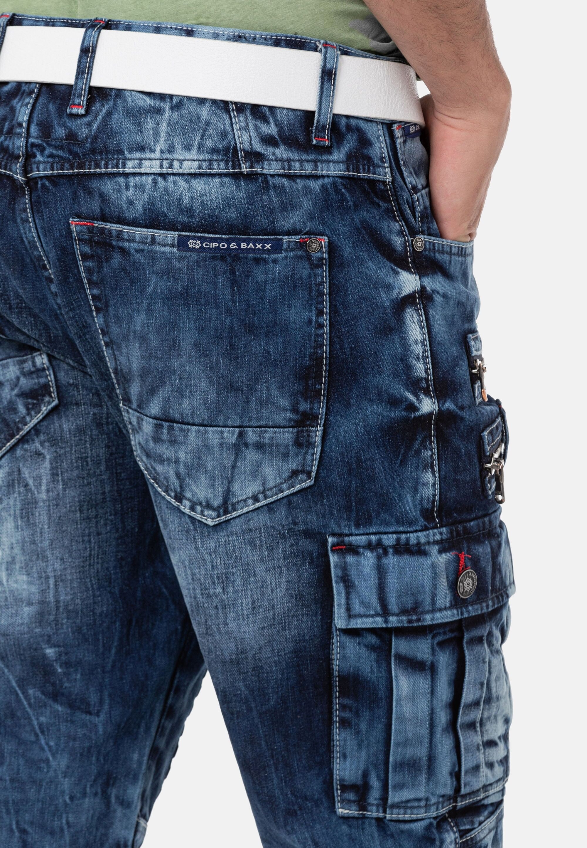 Cipo & Baxx Stoffhose »Shorts«, mit vielen Details