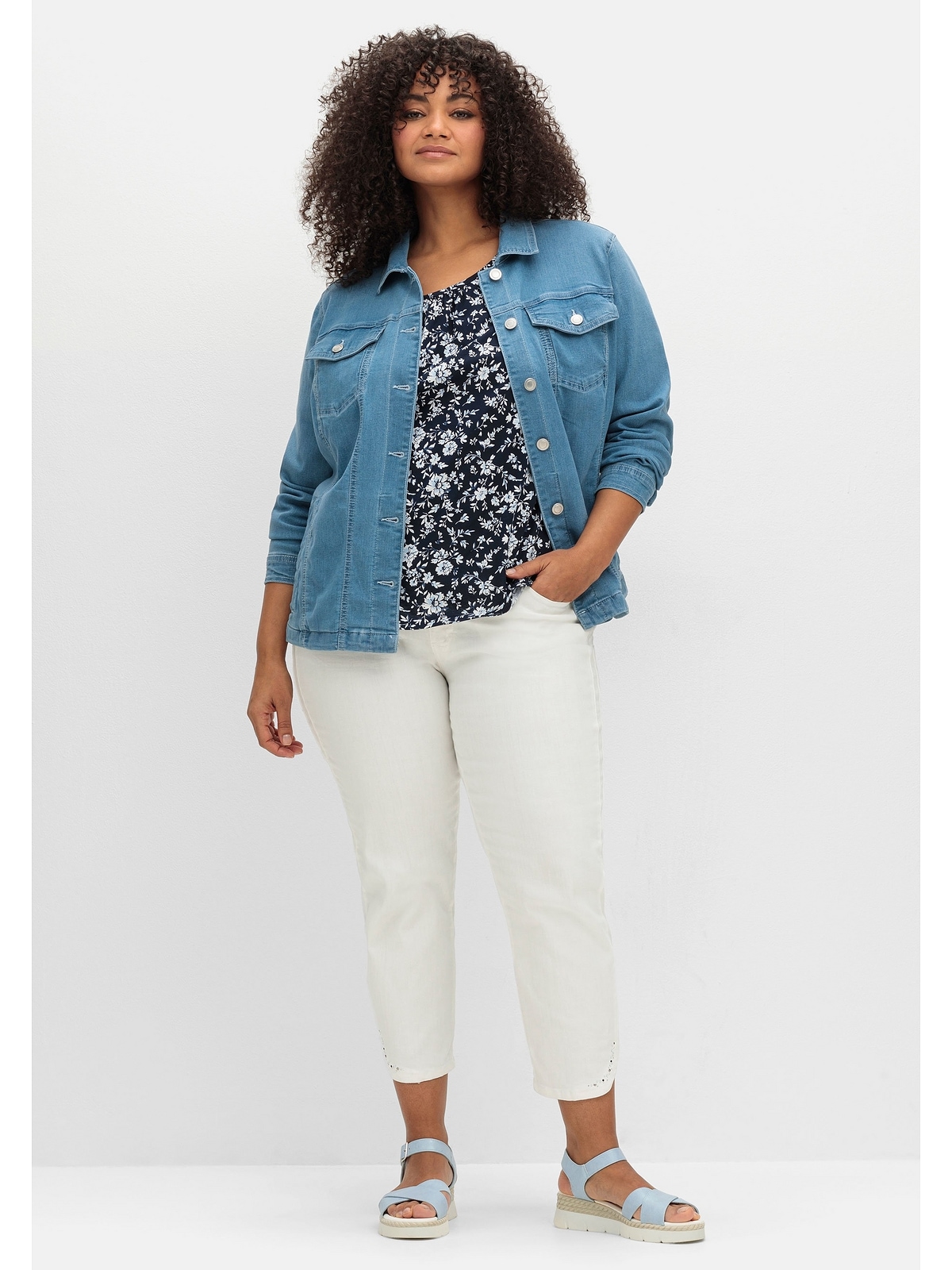 Sheego Jeansjacke »Große Größen«, ohne Kapuze, mit Hemdkragen und Brusttaschen