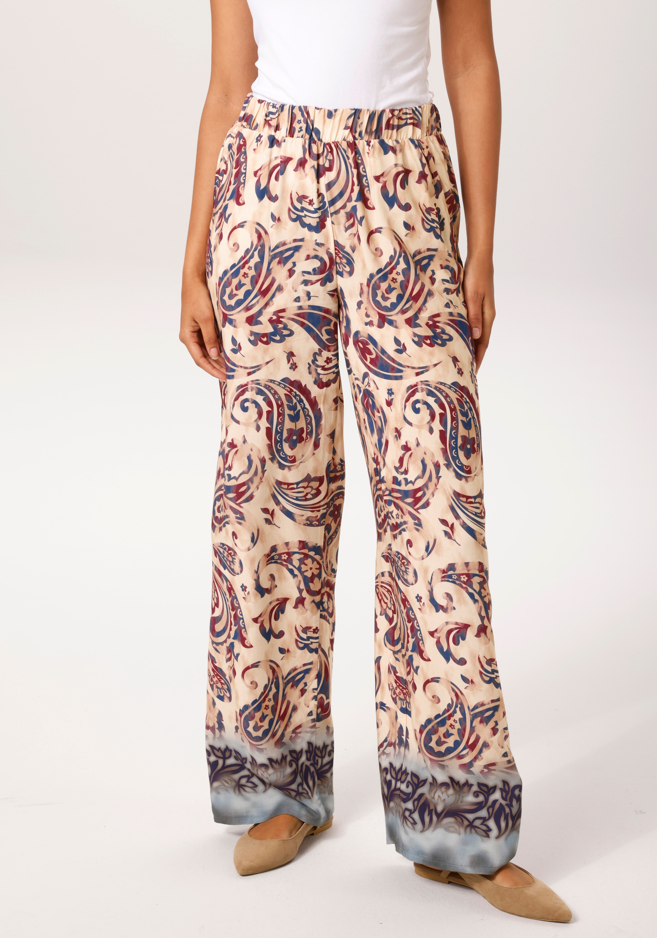 Aniston CASUAL Schlupfhose mit trendigem Paisley-Druck und Bordüre am Saum