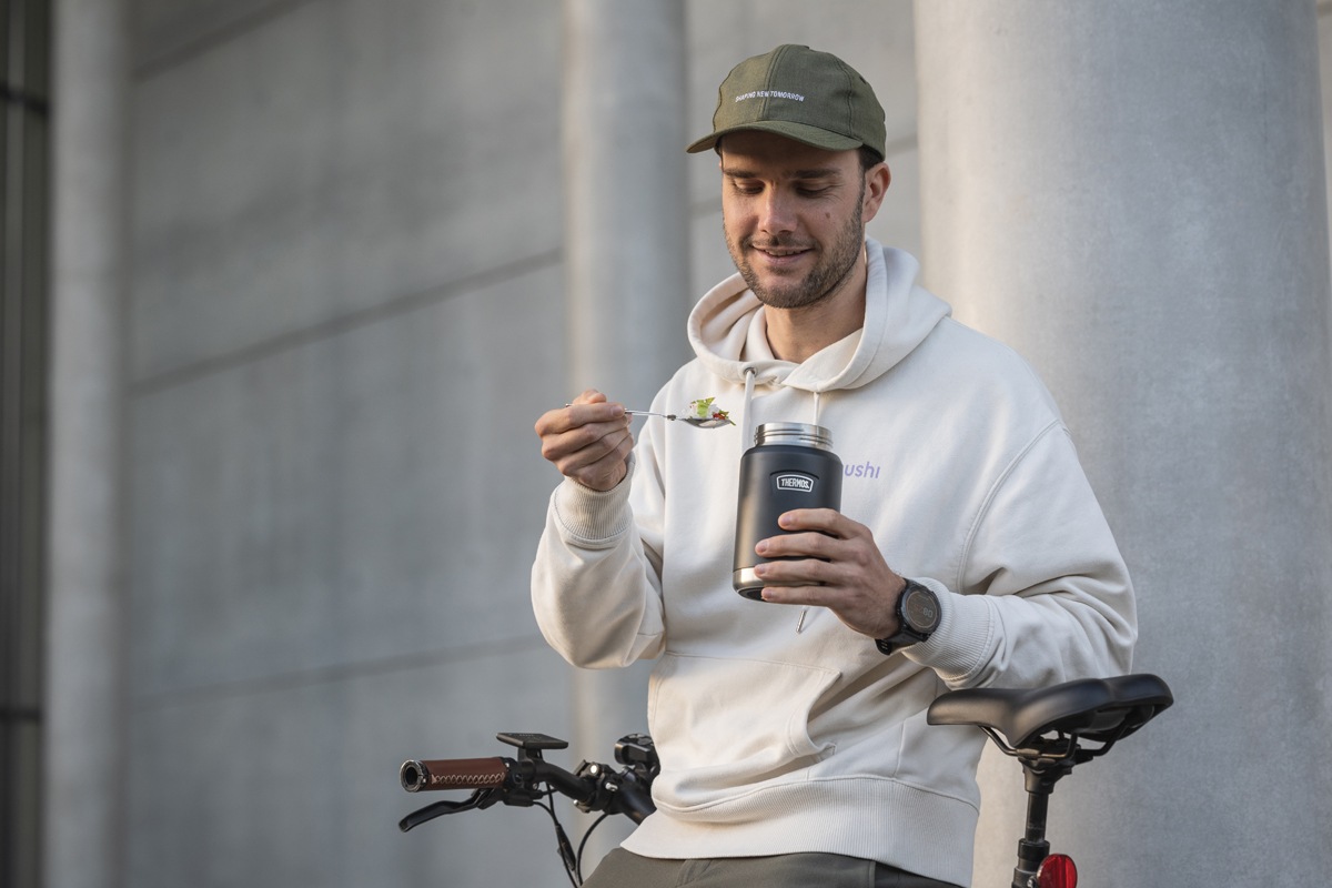 THERMOS Thermobehälter »ICON FOOD JAR, Thermobehälter für Essen, spülmaschinenfest« 1 Stk. tlg. 0,71l, 10h heiß & 24h kalt, dicht & auslaufsicher, mit Löffel