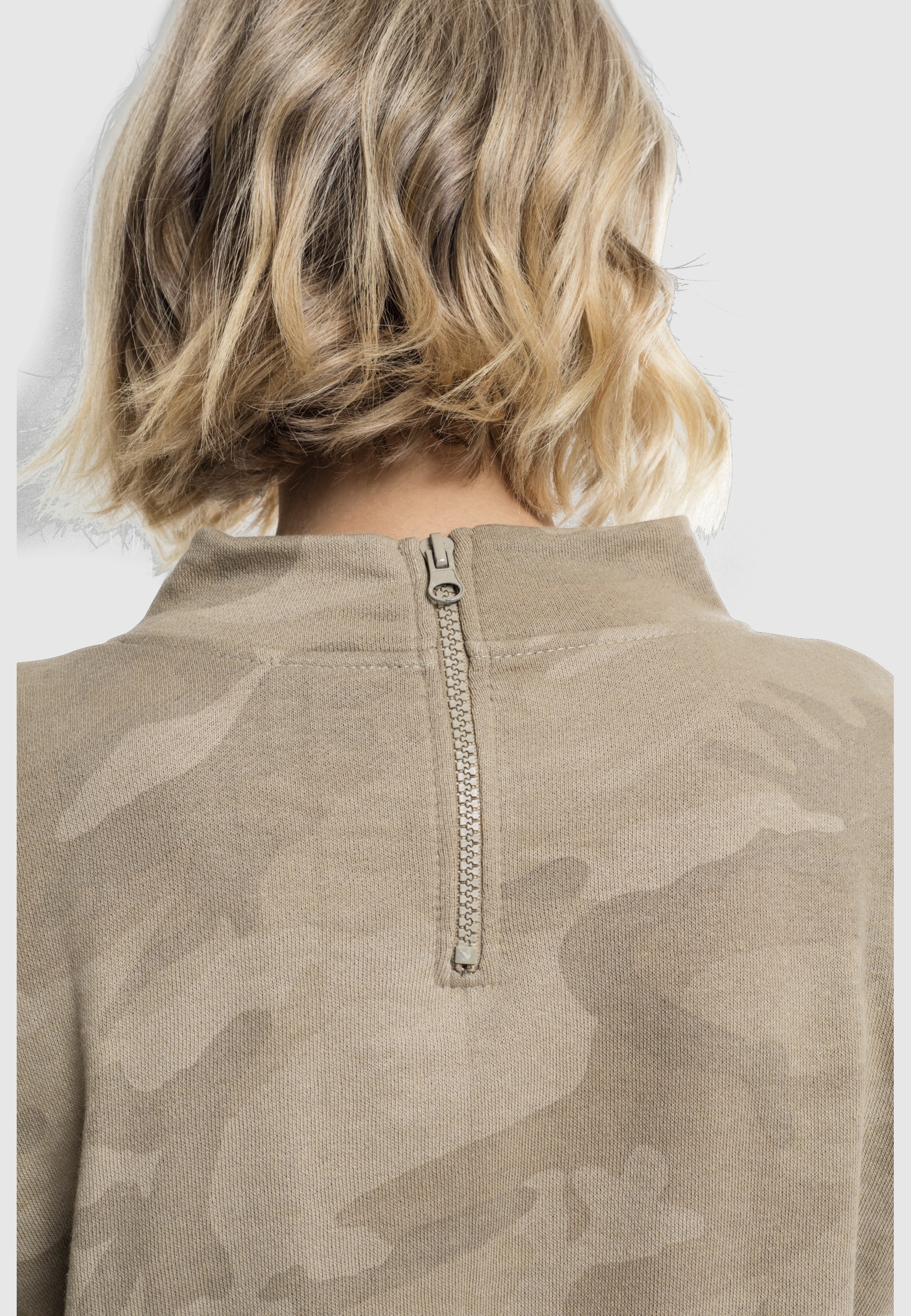 URBAN CLASSICS Sweatshirt »Urban Classics Damen Ladies Camo Turtleneck Crew«, 1 Stk.
