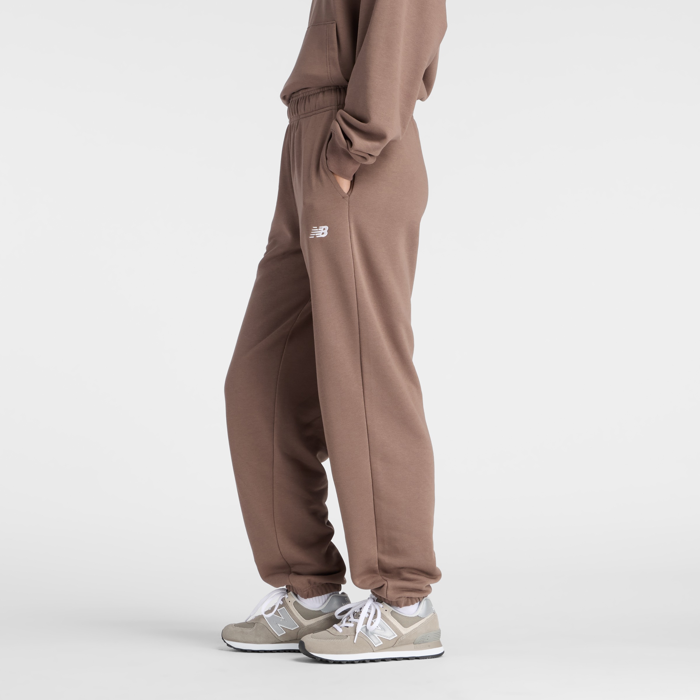 New Balance Jogginghose "SPORT ESSENTIALS FRENCH TERRY JOGGER" lockere Pass günstig online kaufen