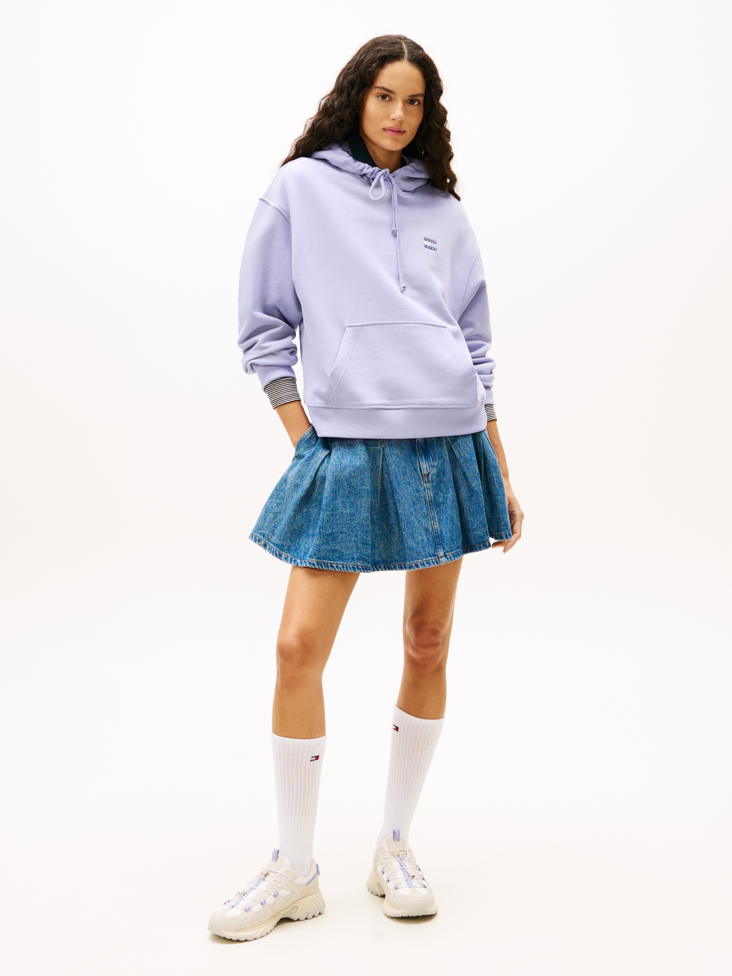 Hoodie TOMMY JEANS "TJW BXY BADGE HOODIE EXT", Damen, Gr. XL (42), periwinkle dusk, Sweatware, Obermaterial: 100% Baumwolle, unifarben, bequem hüftlang, Rippbündchen, Sweatshirts Hoodie, mit Logo-Badge 2