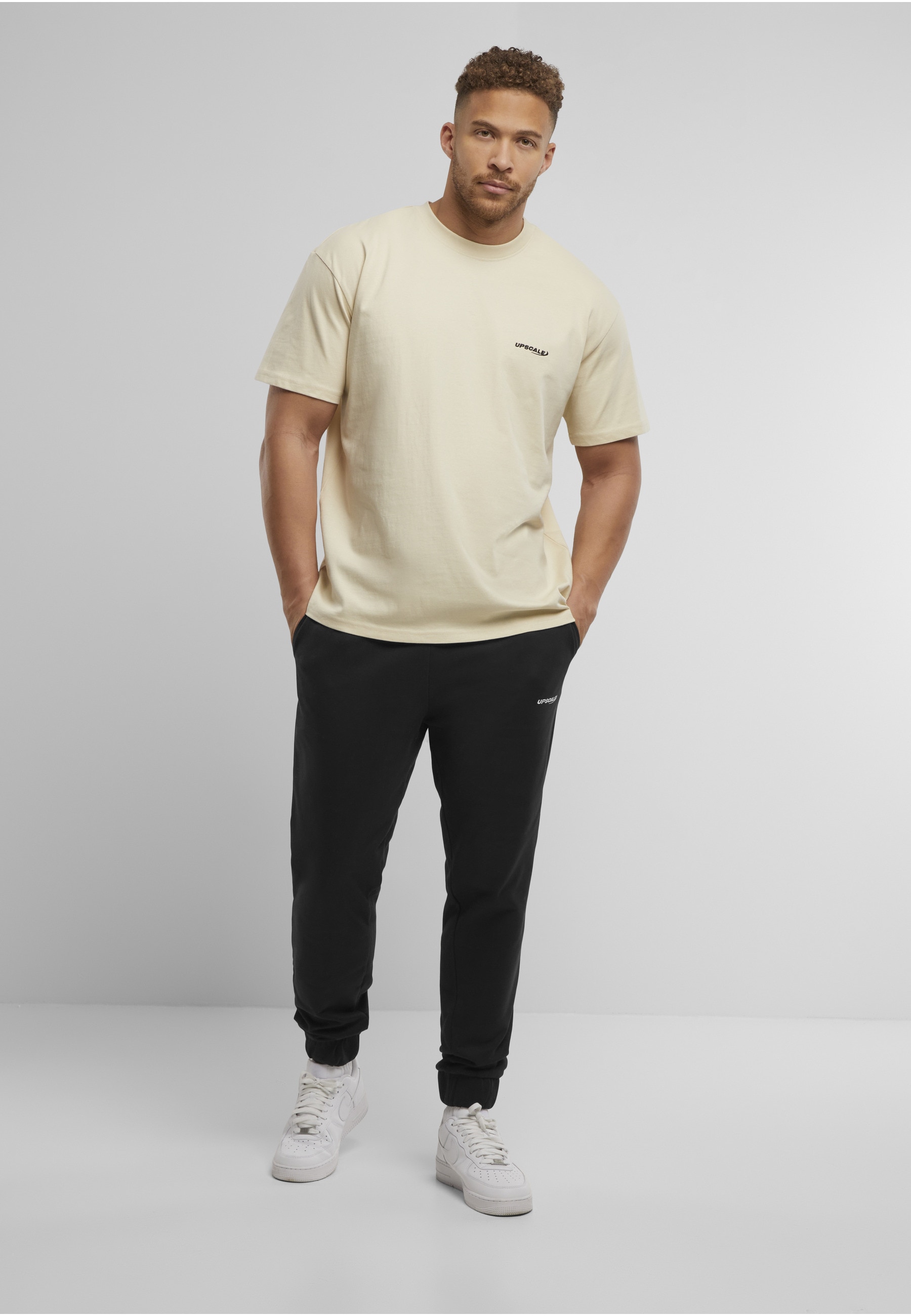 Upscale by Mister Tee T-Shirt »Upscale by Mister Tee Upscale Core EMB Oversize Tee« 1 Stk.