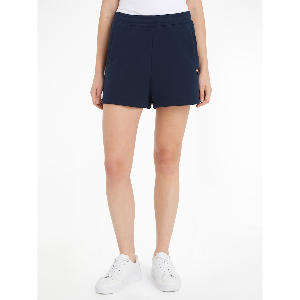 Tommy Jeans Shorts »TJW RLX NEW CLS SWEATSHORT EXT«, mit Tommy Jeans Markenlabel