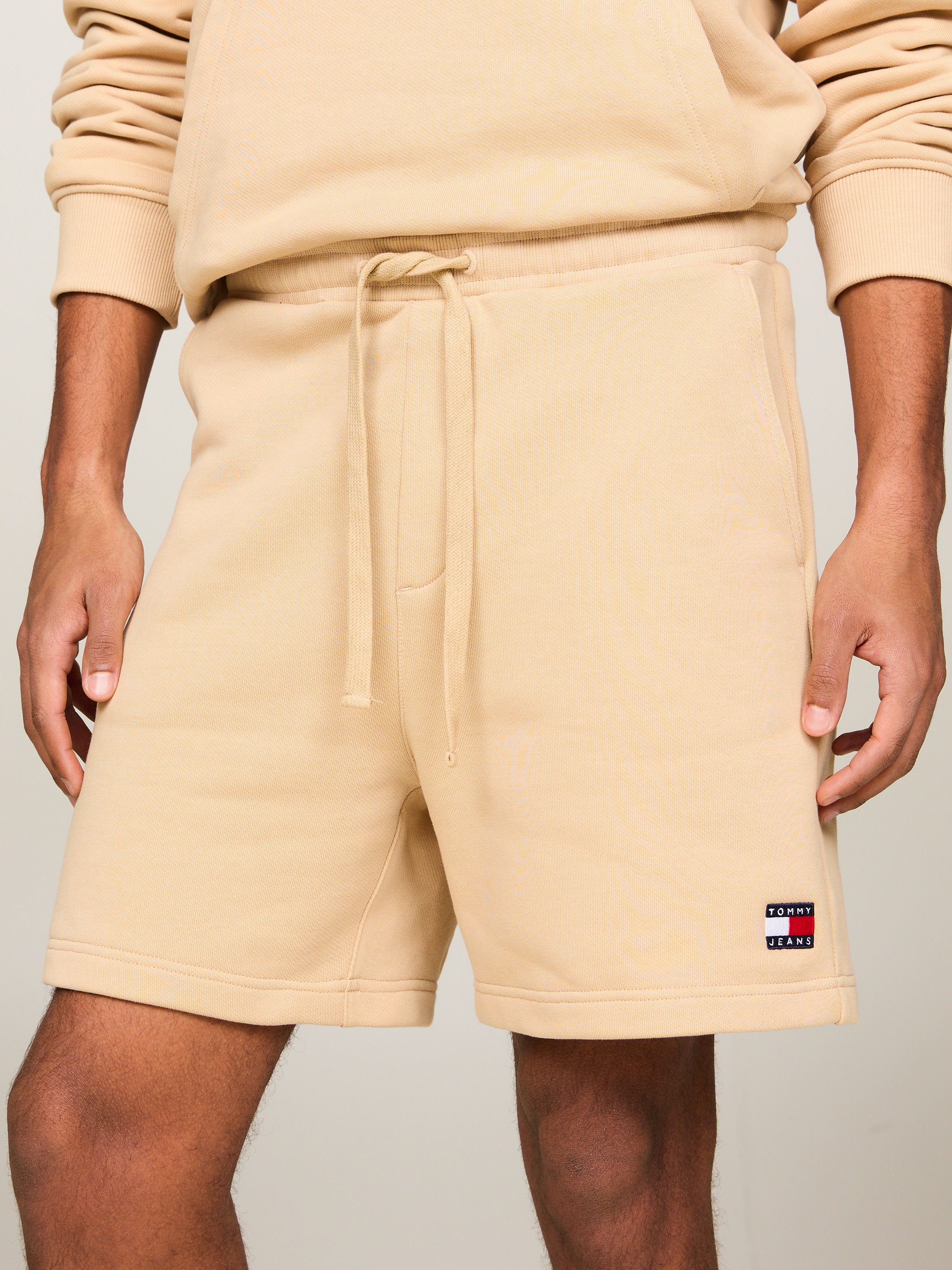 Tommy Jeans Sweatshorts "TJM BADGE BEACH SHORT", mit Logopatch günstig online kaufen