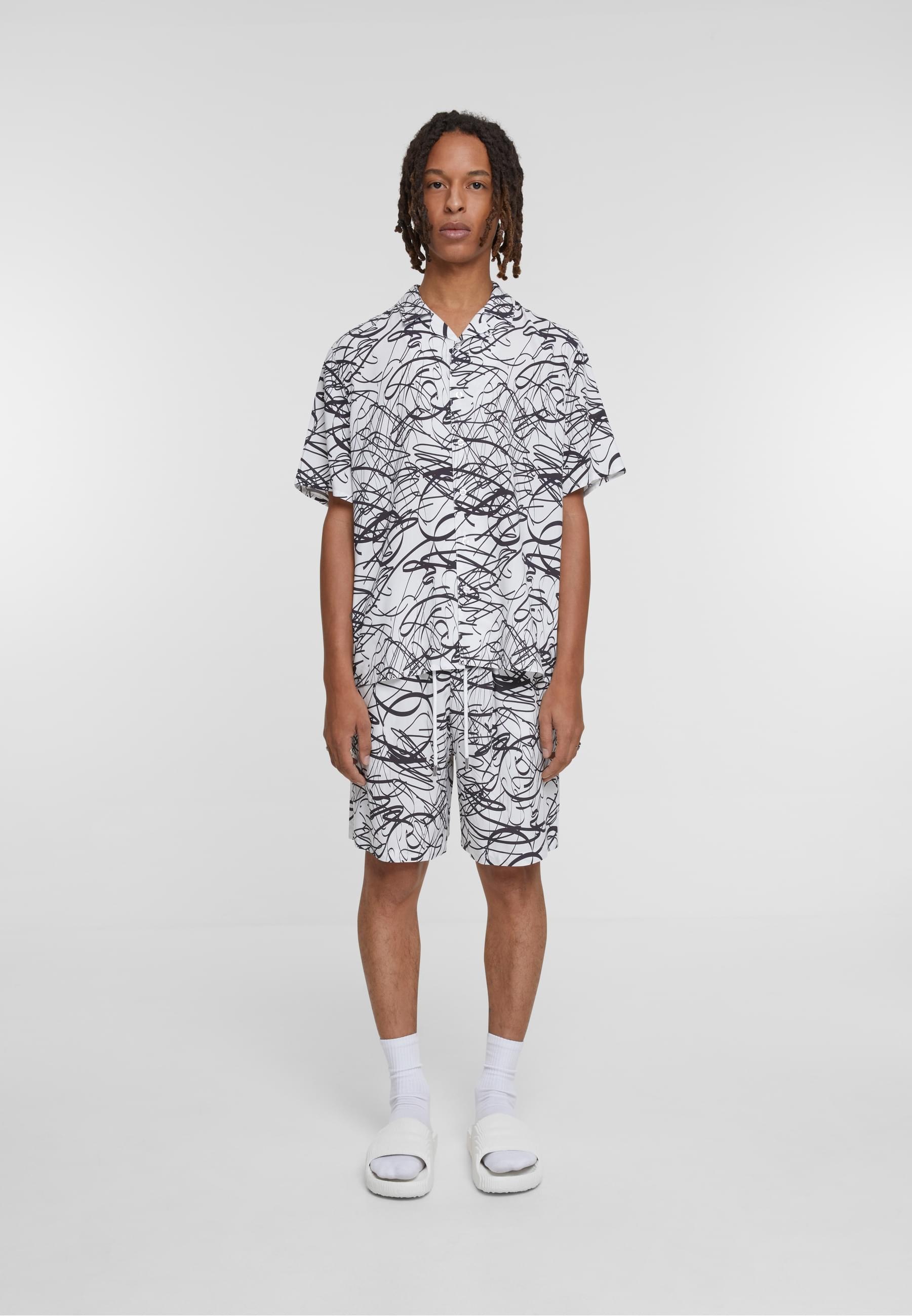 URBAN CLASSICS Kurzarmhemd »Urban Classics Herren Viscose AOP Resort Shirt«, (1 tlg.)