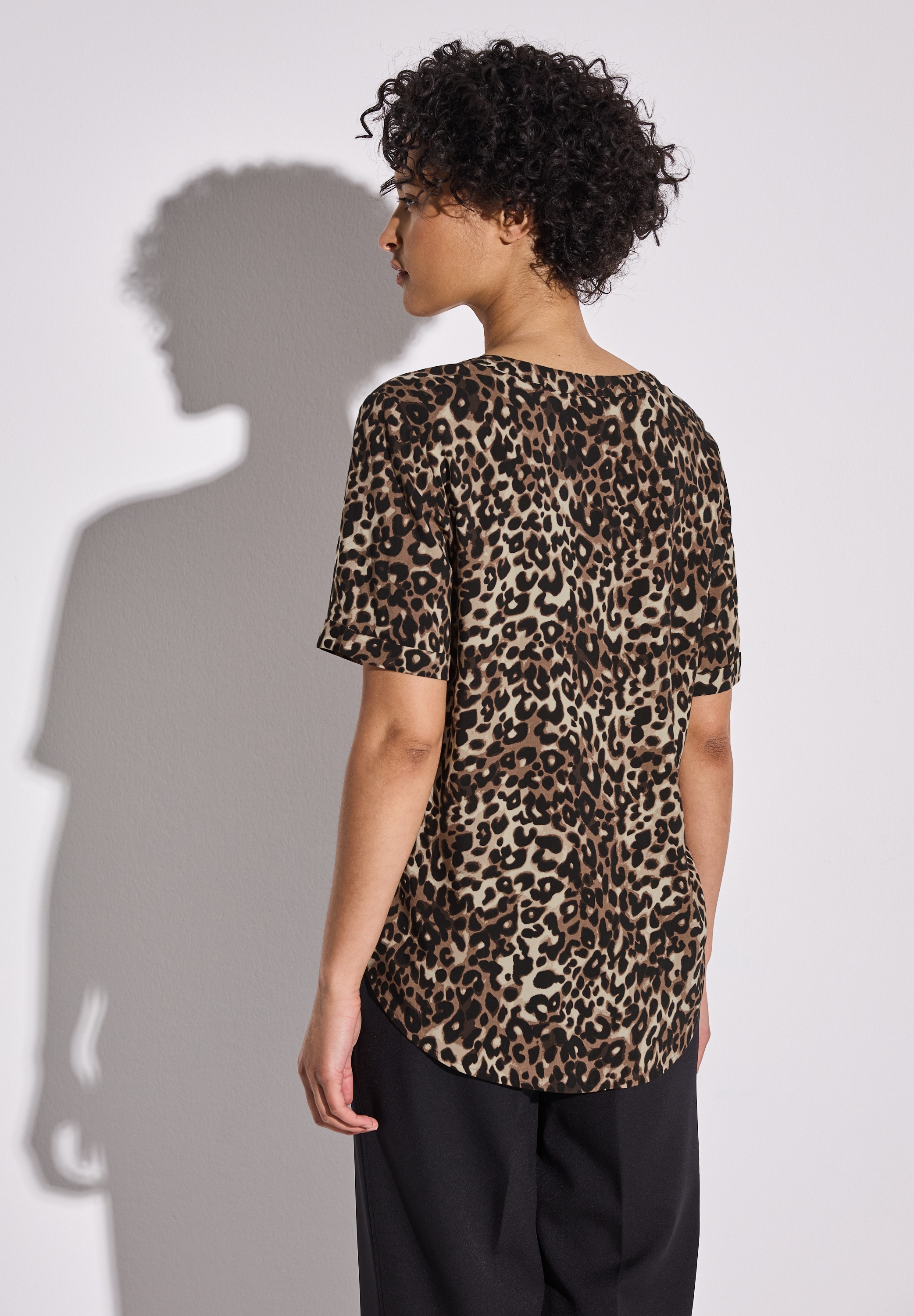 STREET ONE Hemdbluse, mit geschlitztem Rundhalsausschnitt