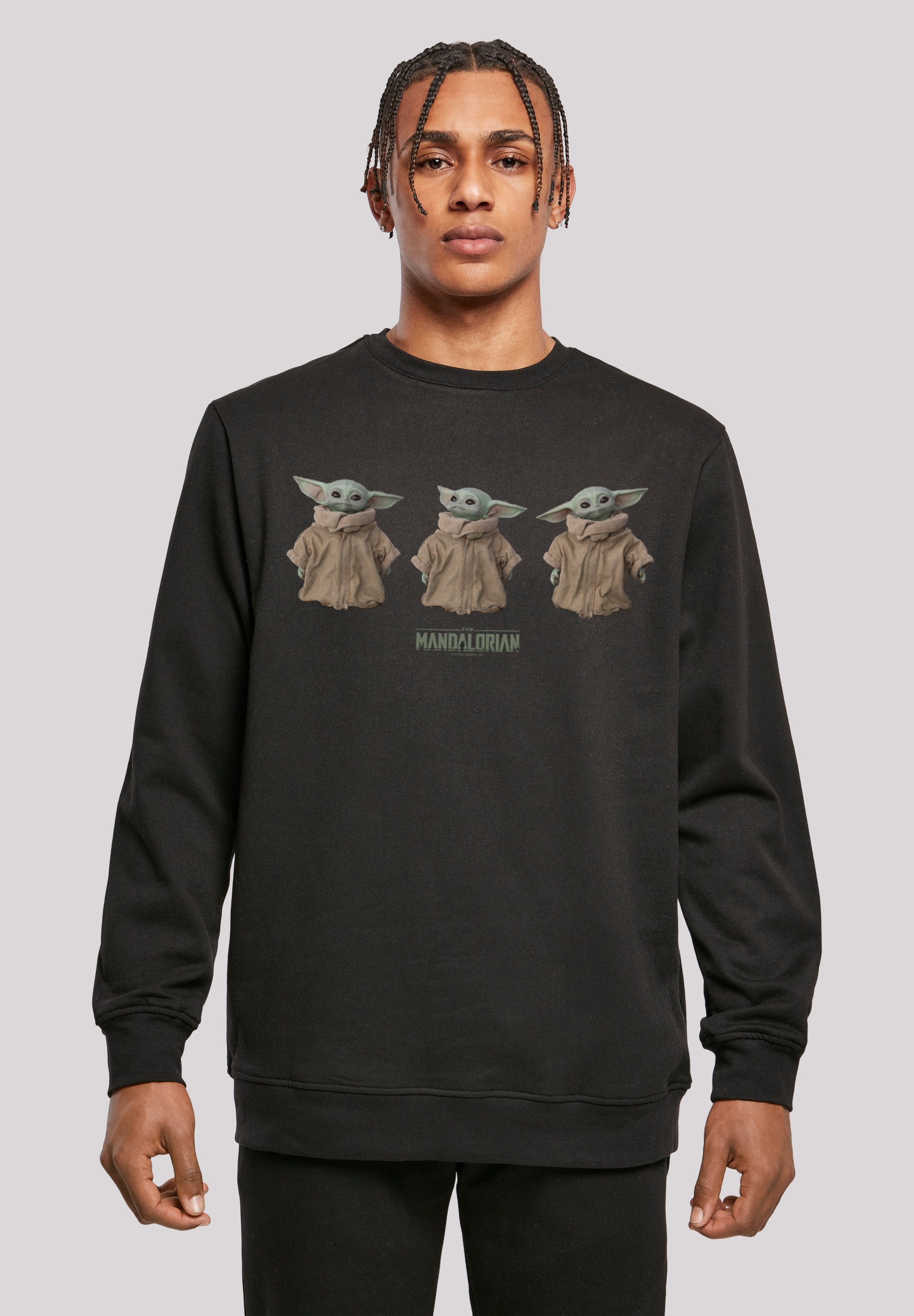 Kapuzenpullover »Star Wars The Mandalorian The Child Poses«, Print