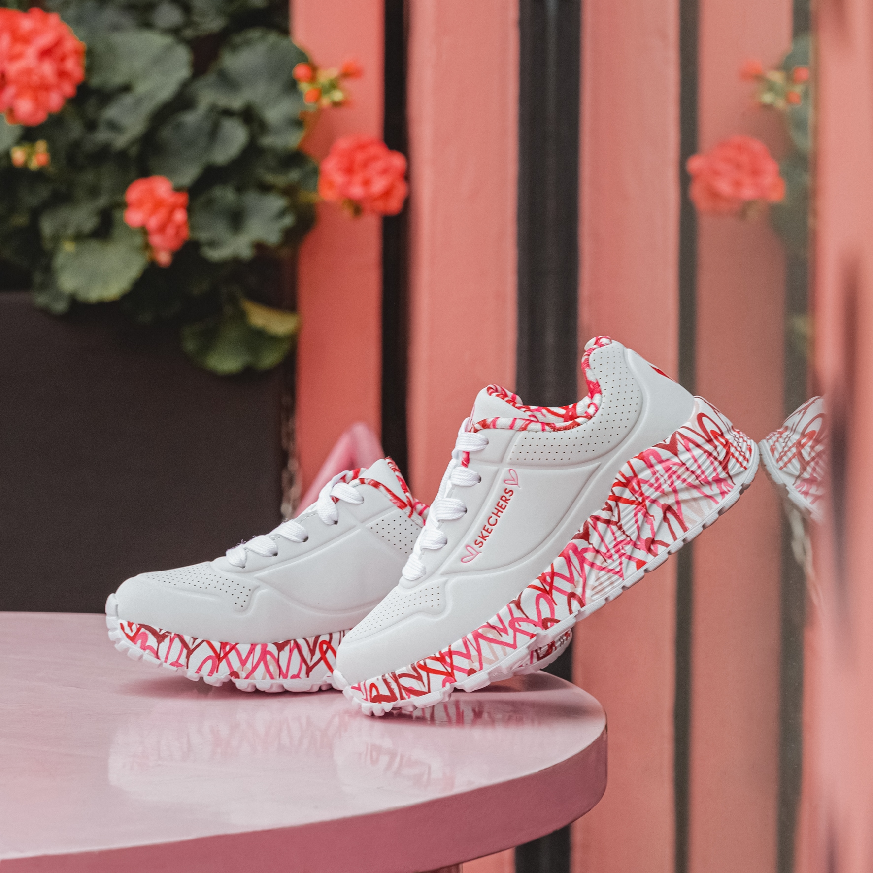 Skechers Sneaker »UNO LITE-LOVELY LUV«, Schnürschuh mit bedruckter Sohle, Größenschablone zum Download
