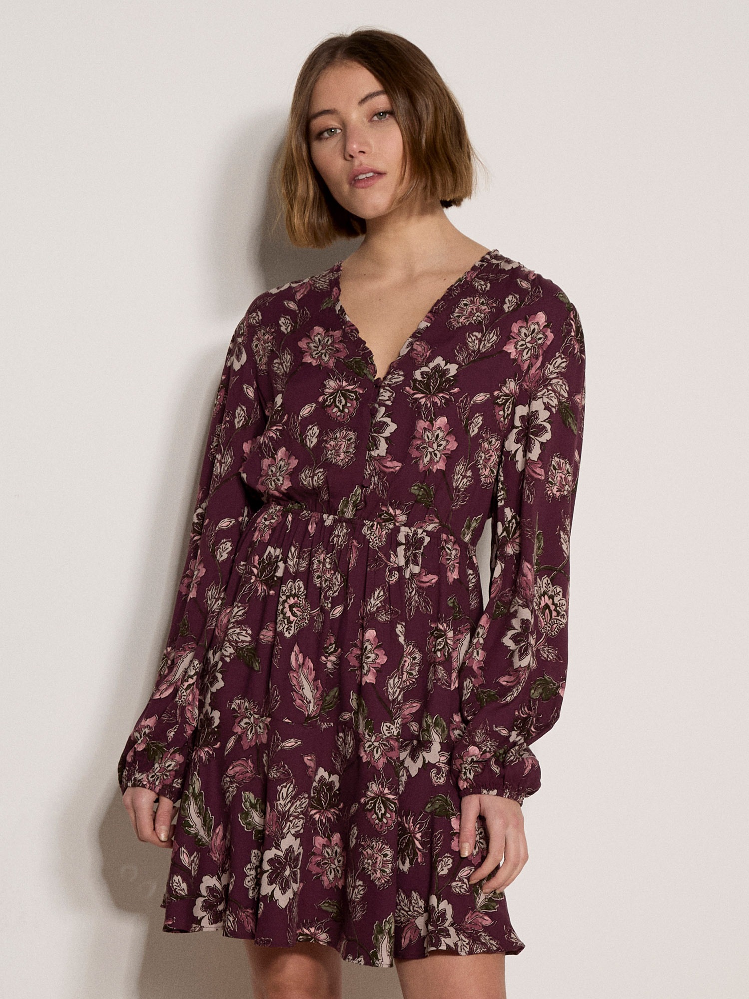 Apricot Minikleid "Geblümtes kurzes Kleid" mit gesmokter Taille